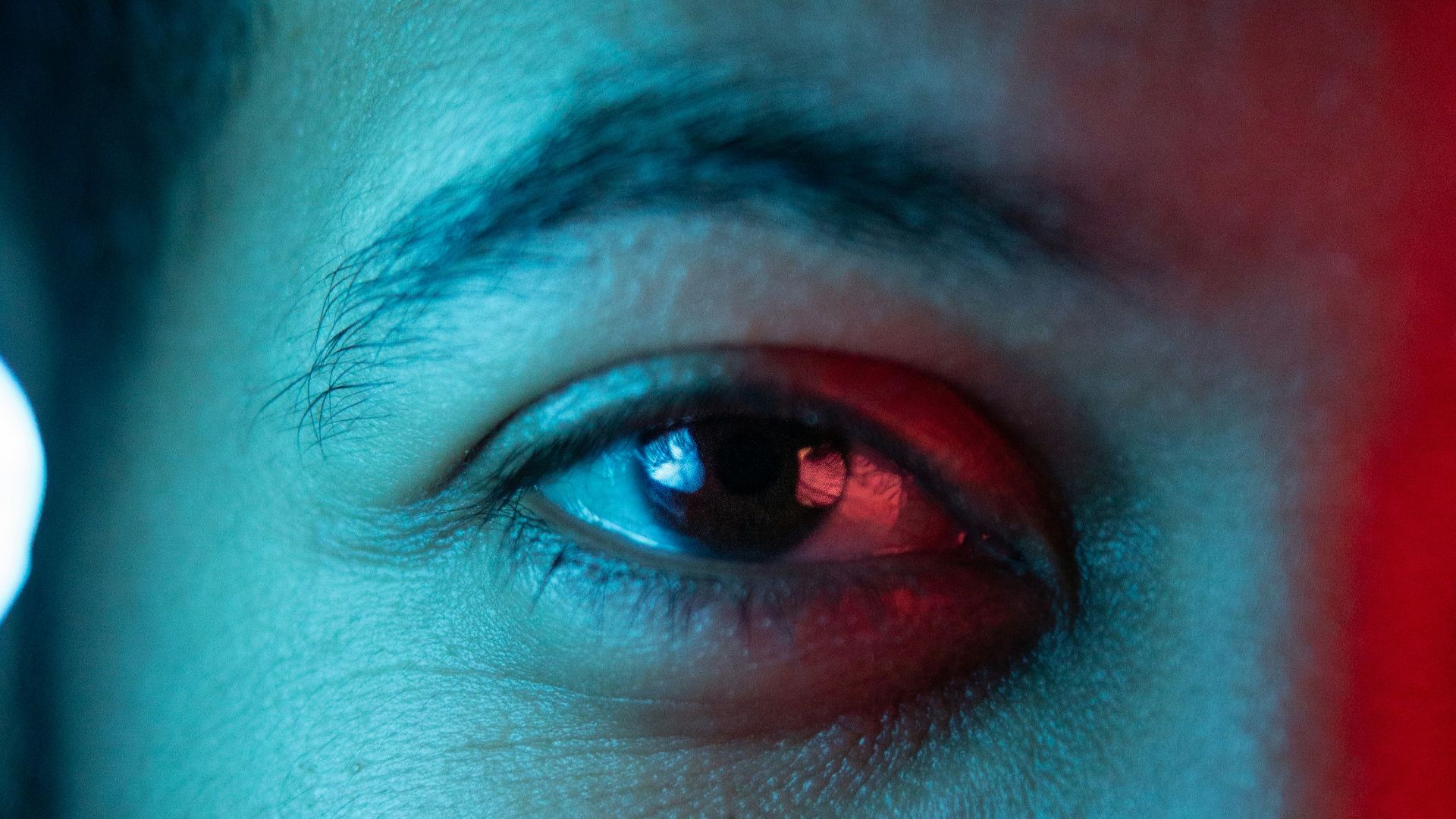3. Rouge aux nuances bleutées