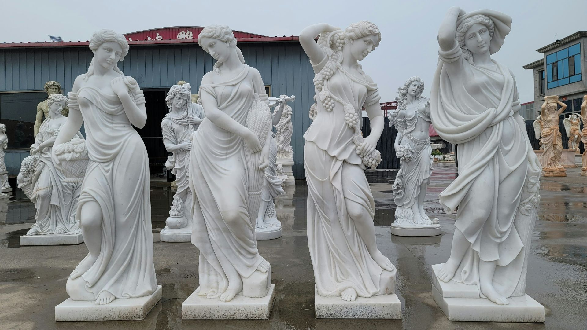 13. Statues en marbre