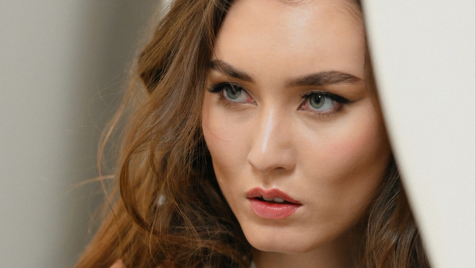 9. Cheveux châtain moyen + yeux bleus