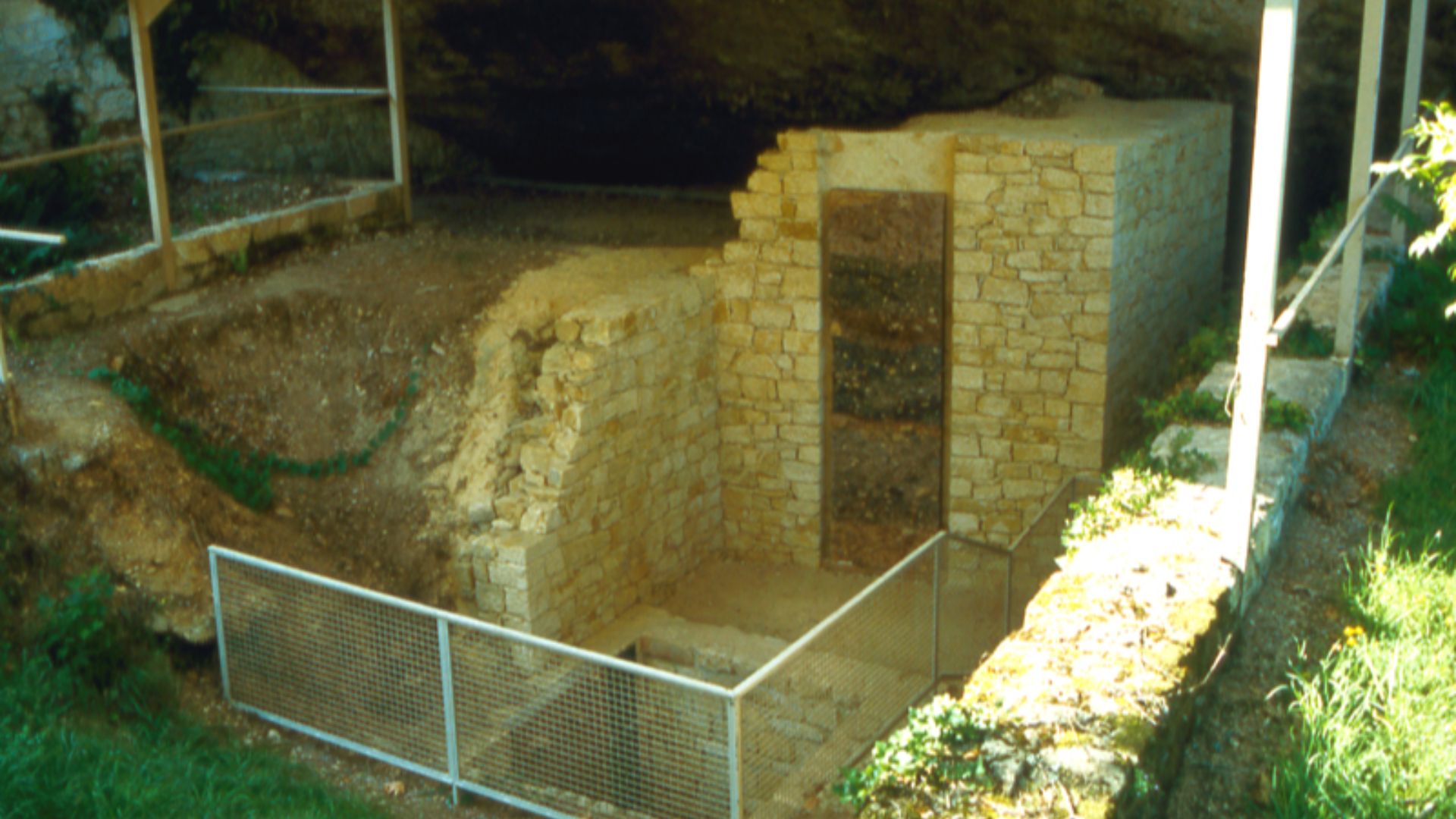 6. Le Moustier, France