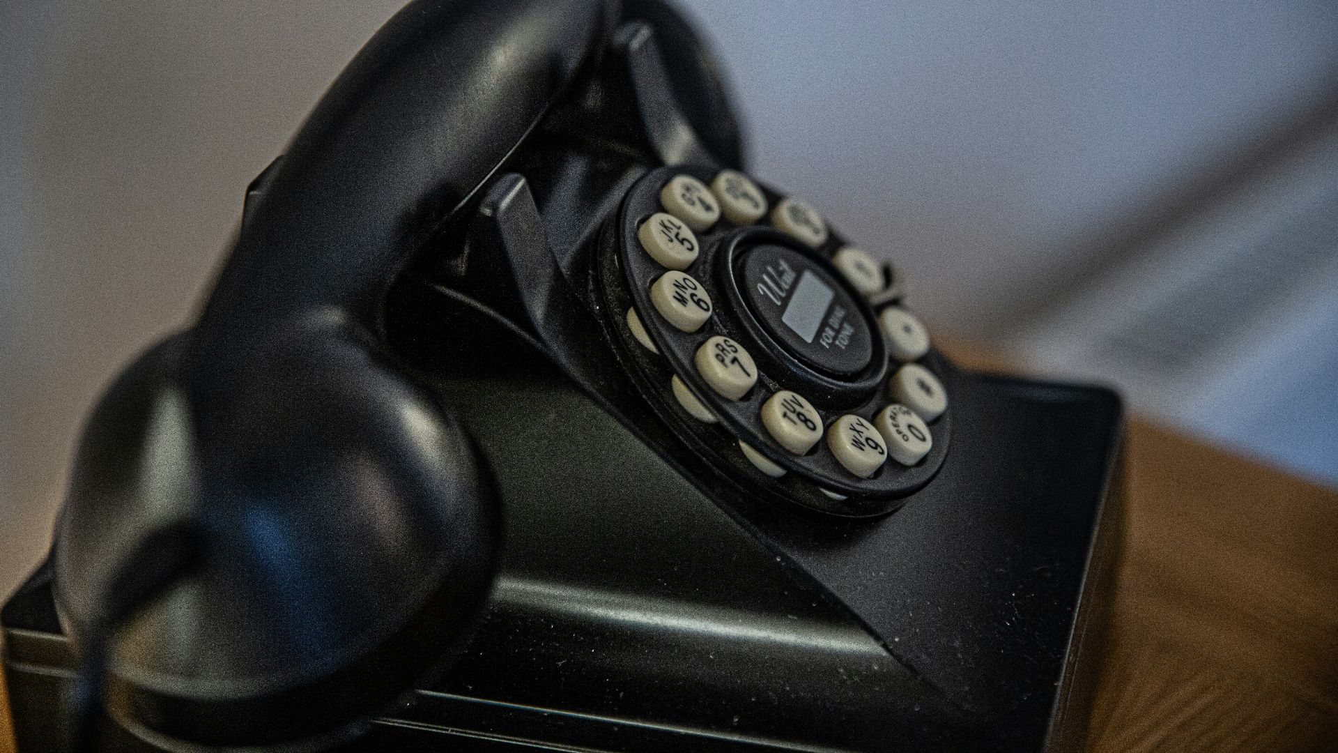 9. L'affaire des masques au plomb