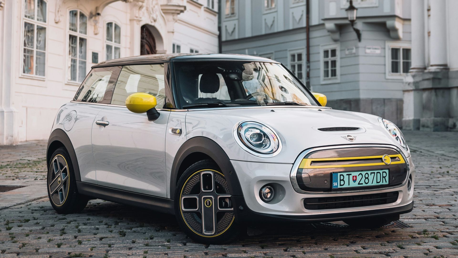 16. Mini Cooper SE