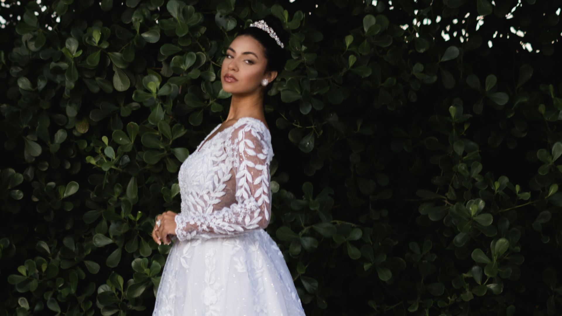 1. Robe de mariée à manches longues en dentelle