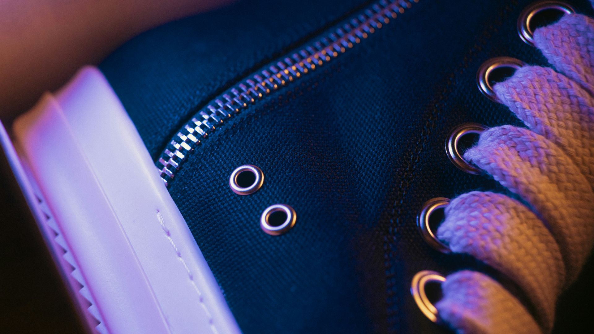 3. Baskets avec des empiècements ajustés