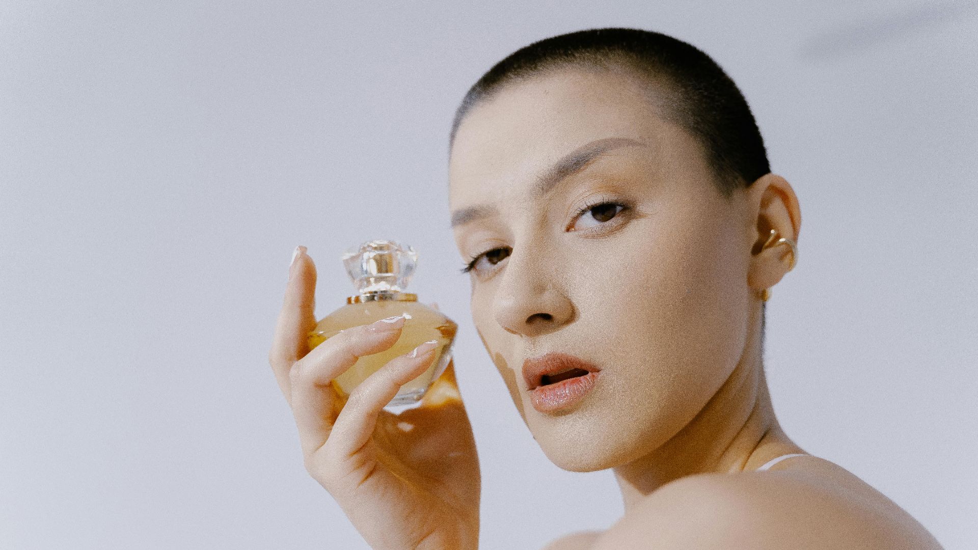 20 astuces pour superposer les parfums et créer des senteurs uniques