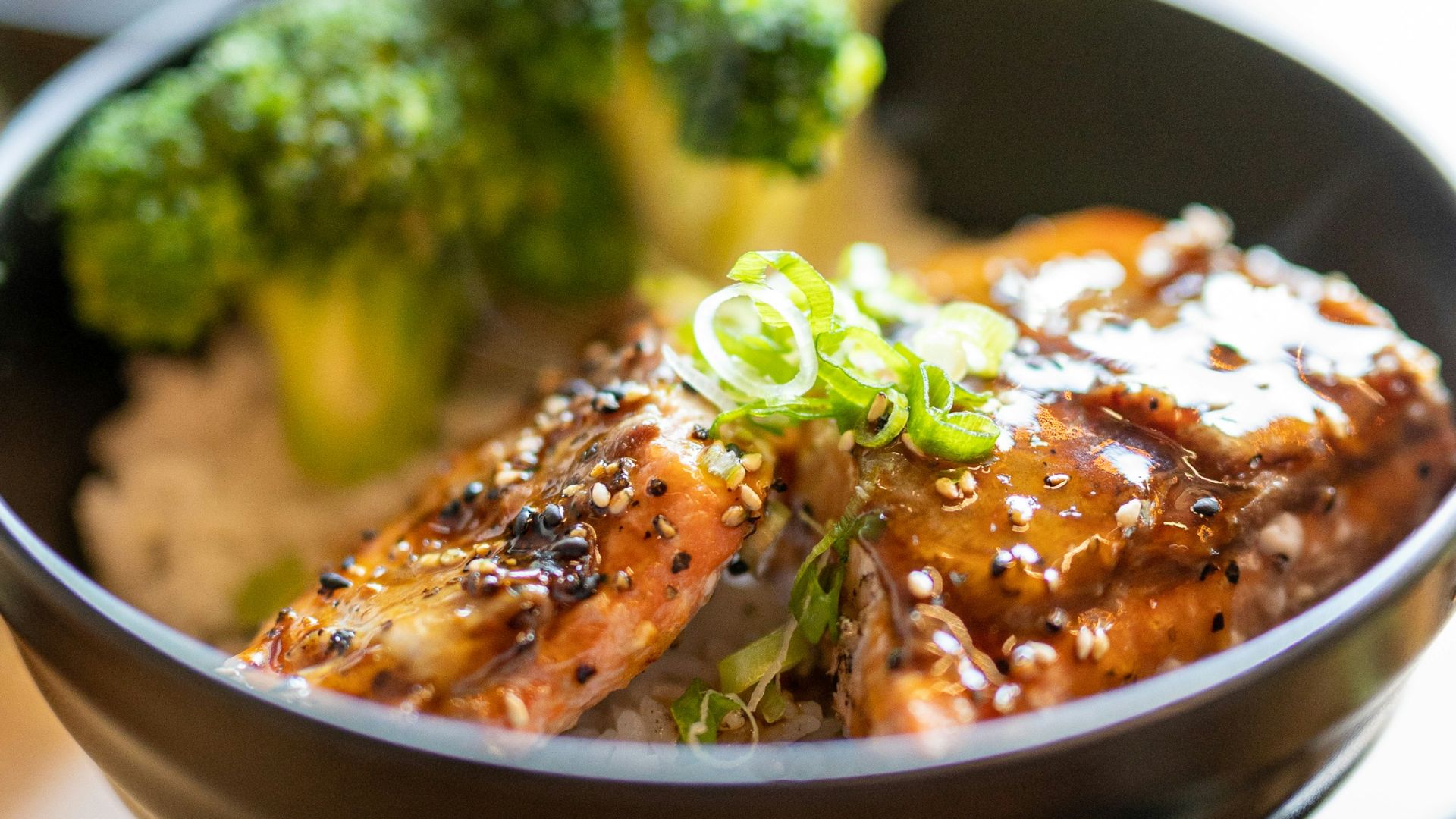 6. Bols de saumon nappés de miso