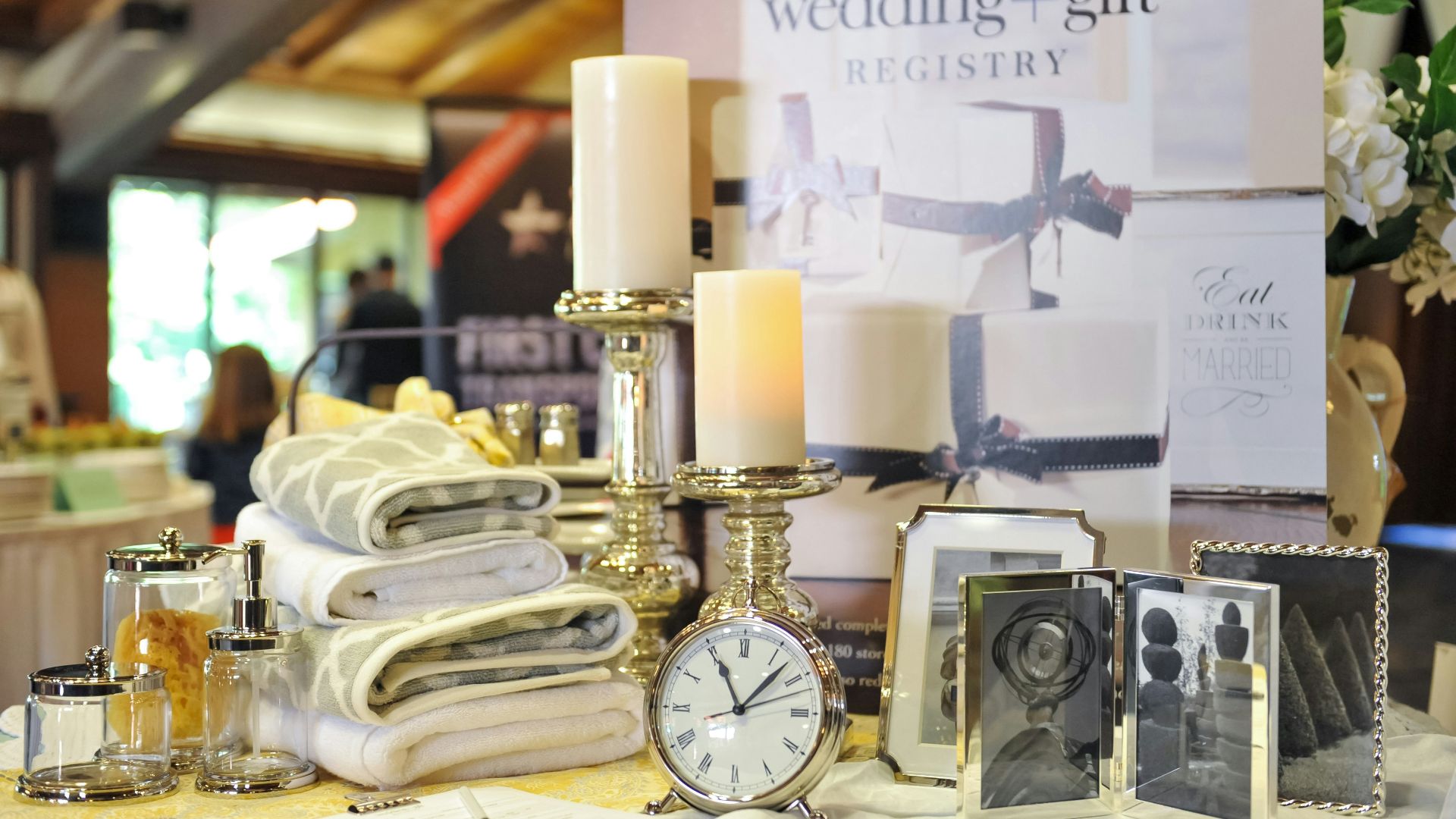 10 cadeaux de liste de mariage que les invités détestent recevoir et 10 qu’ils vous offriront toujours