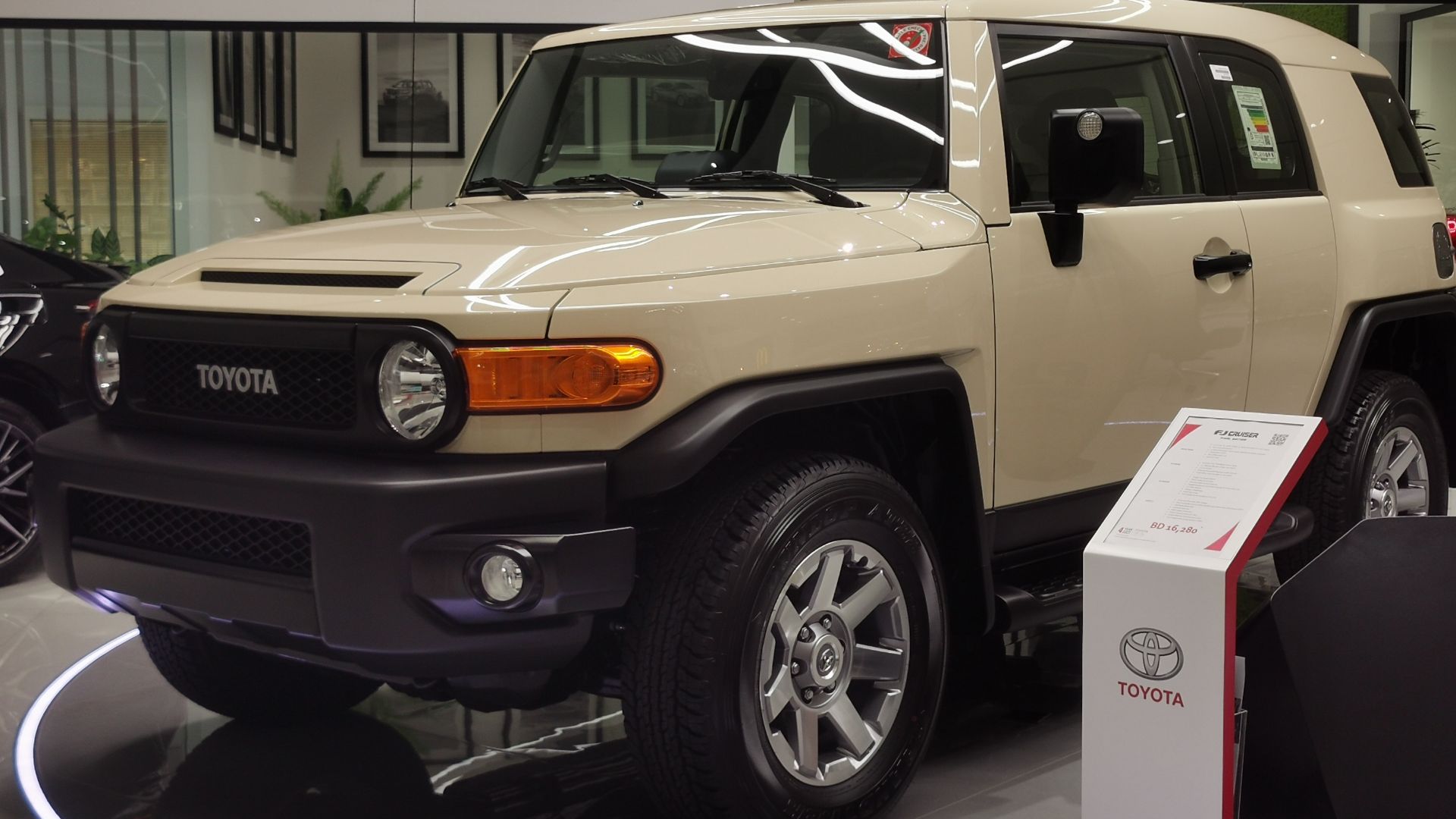 9. Le Toyota FJ Cruiser et le FJ40