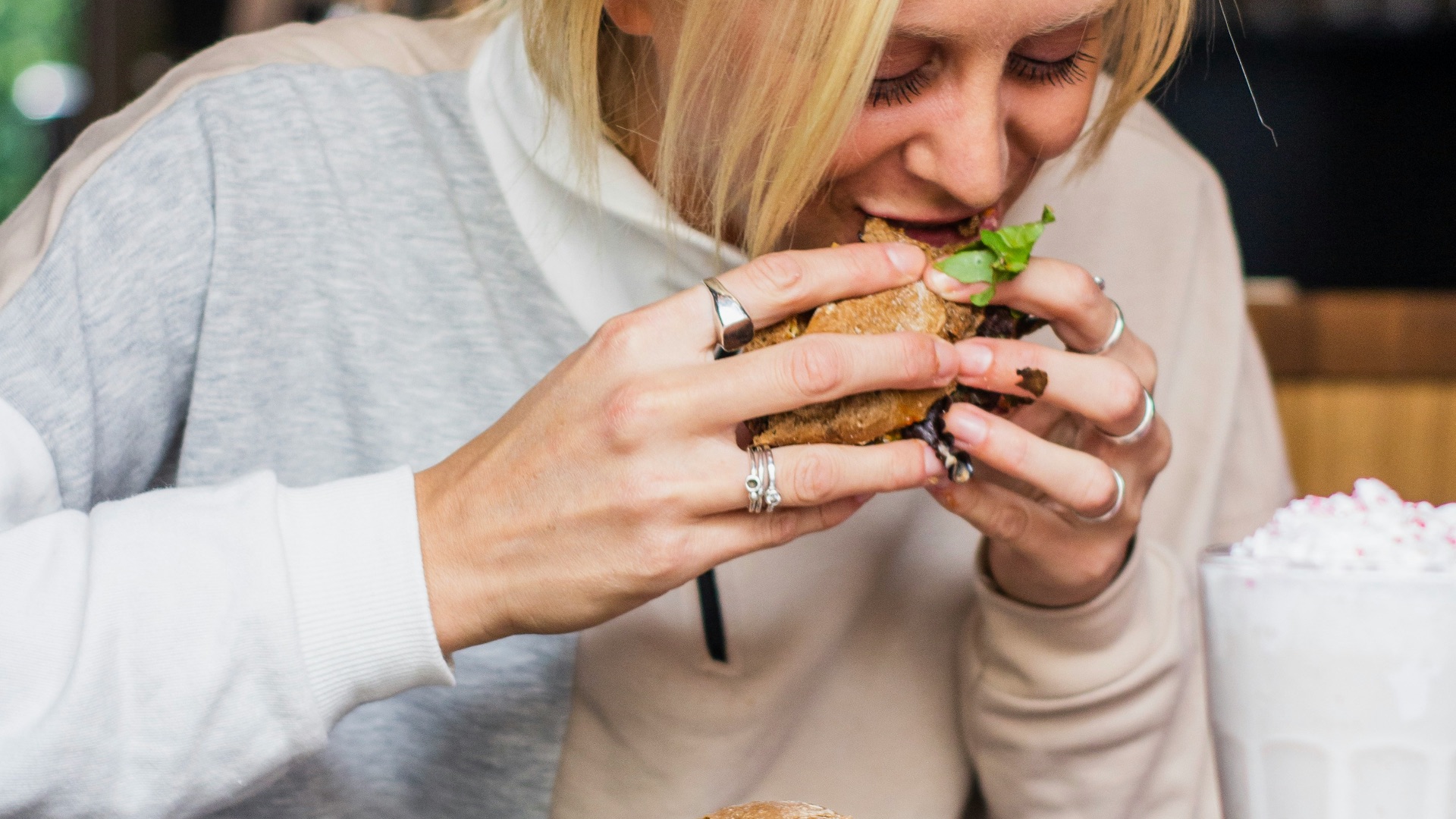 9. Les repas quotidiens peuvent se transformer en excès alimentaires habituels