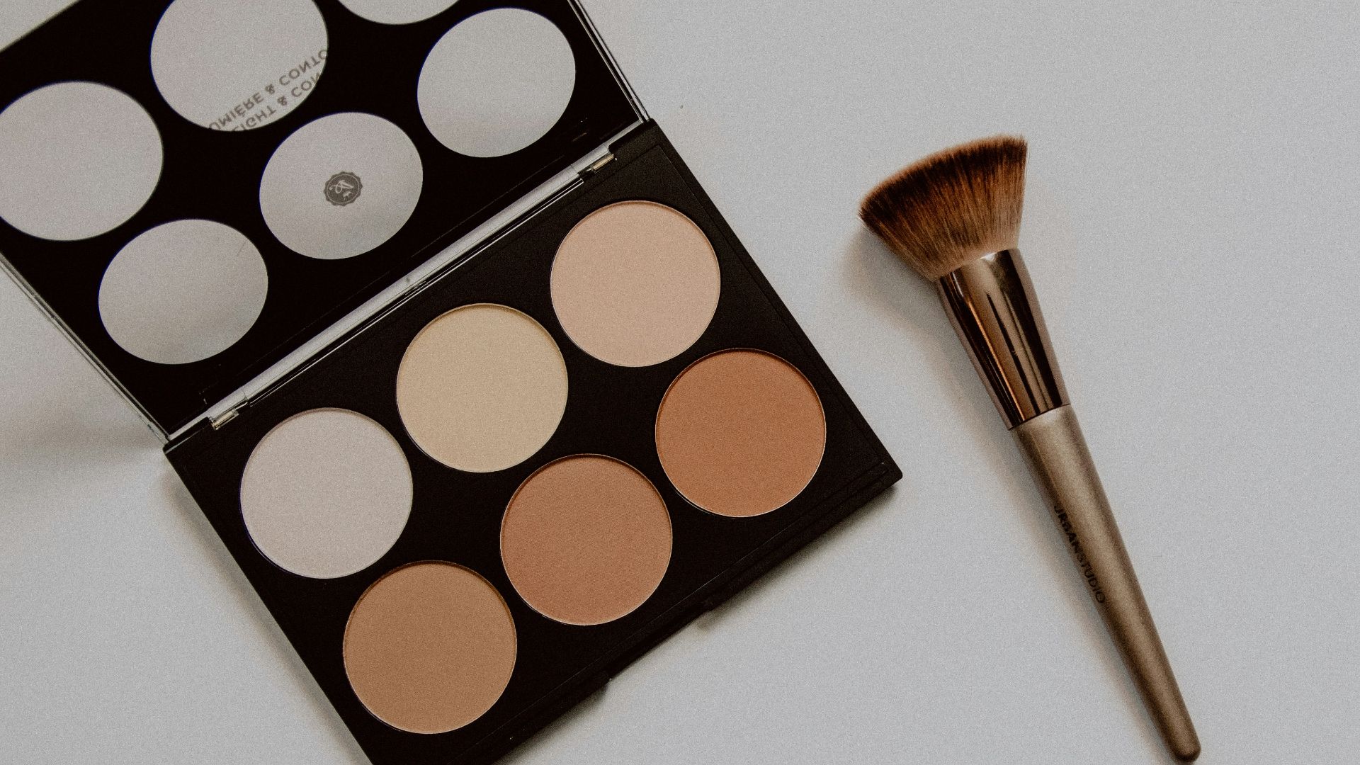 10. Contouring subtil