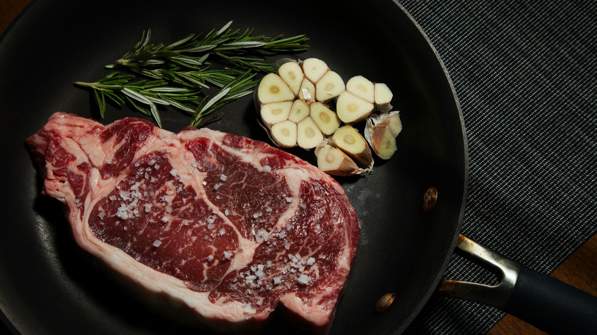 1. Steak poêlé au beurre à l'ail