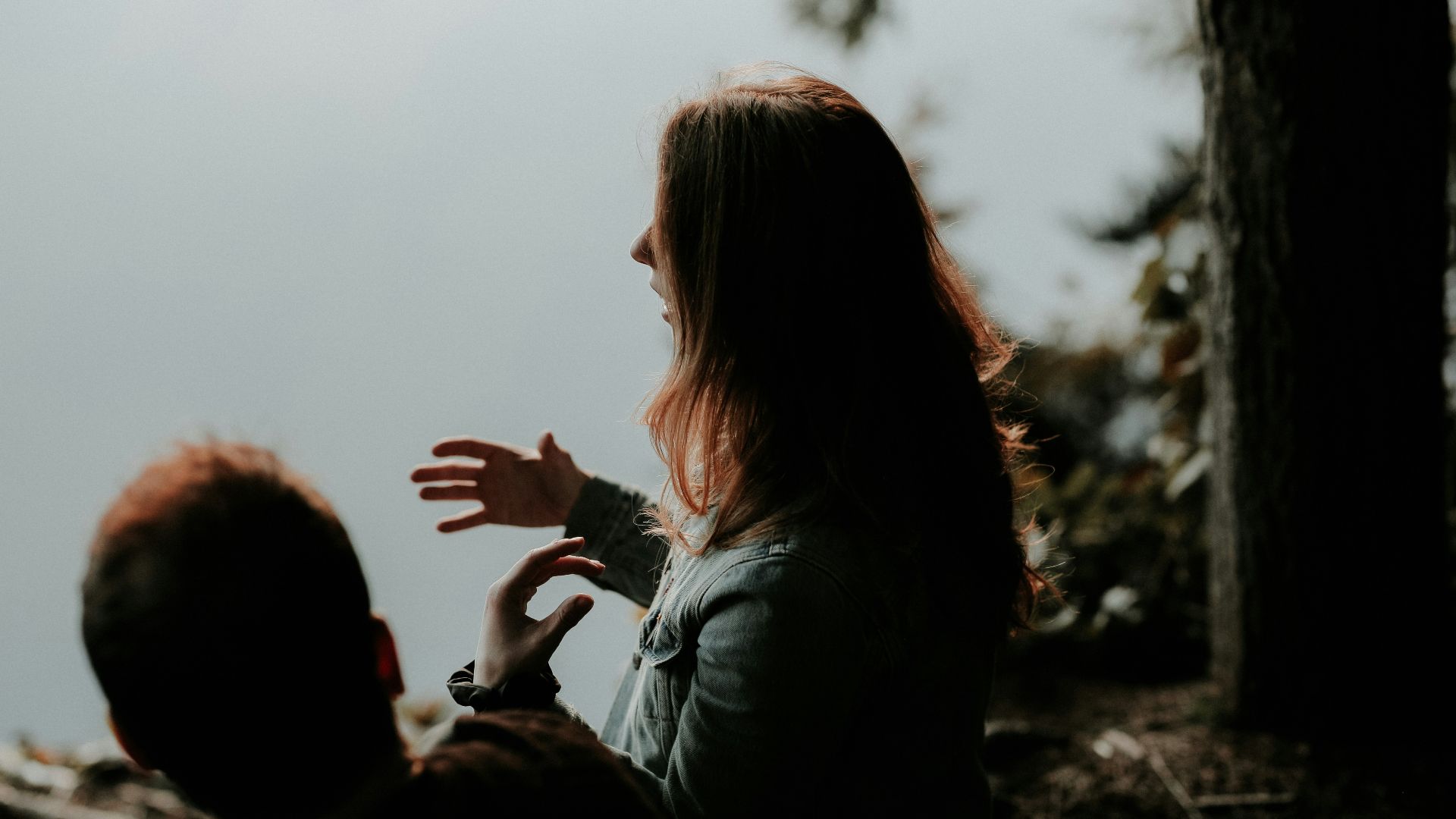 3. Il se déconnecte pendant les conversations importantes
