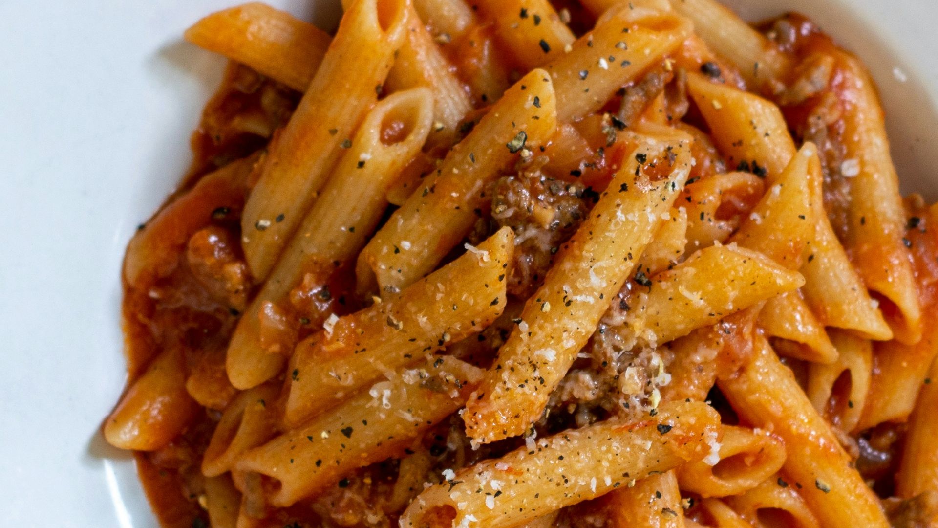 19. Mélanger les pâtes à la sauce