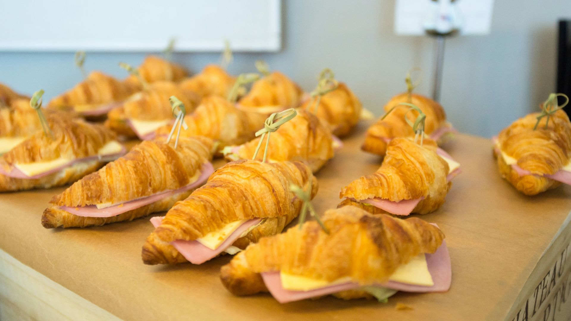 3. Croissant au jambon et au fromage