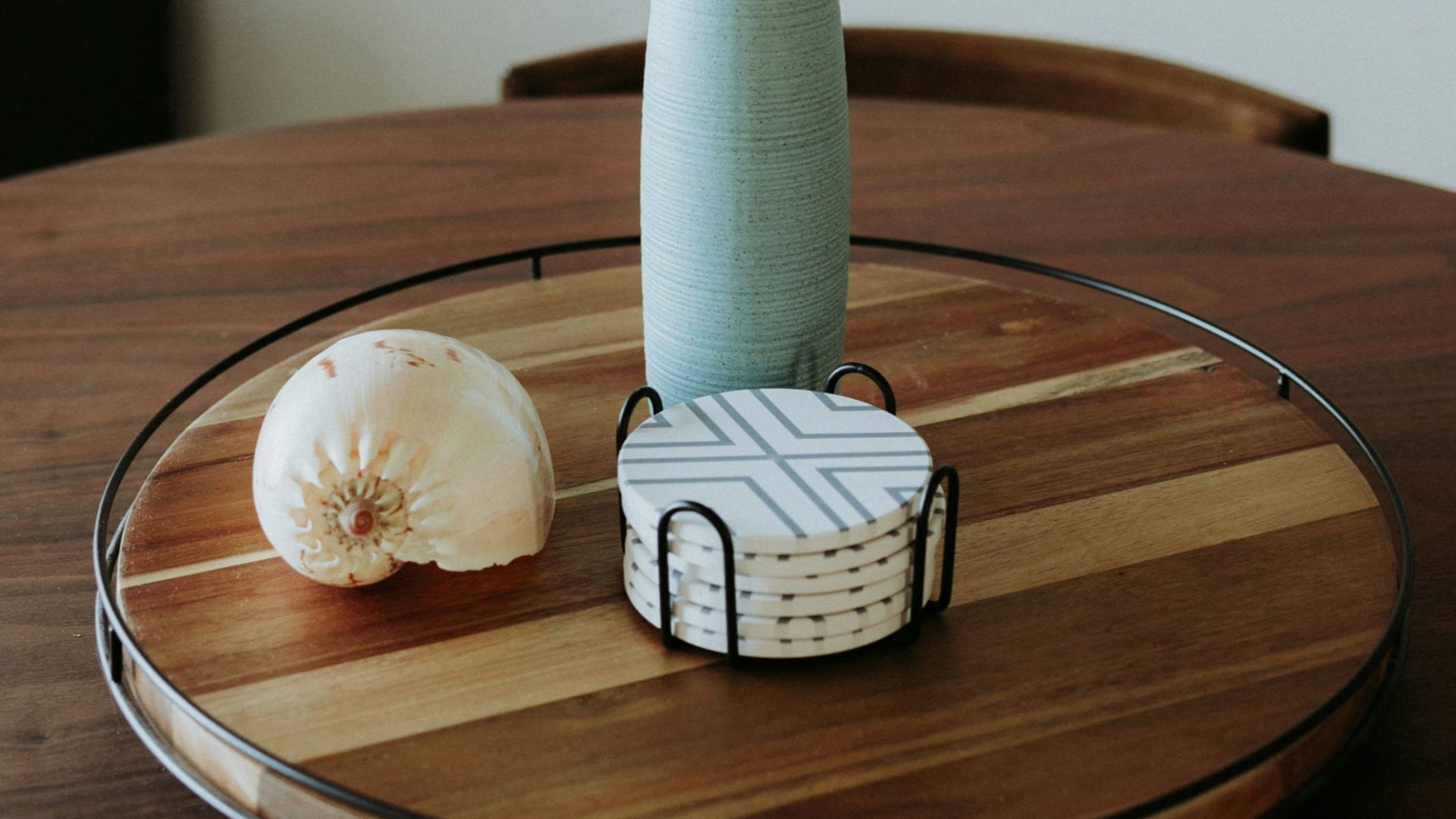 12. Tables d'appoint avec dessous de verre