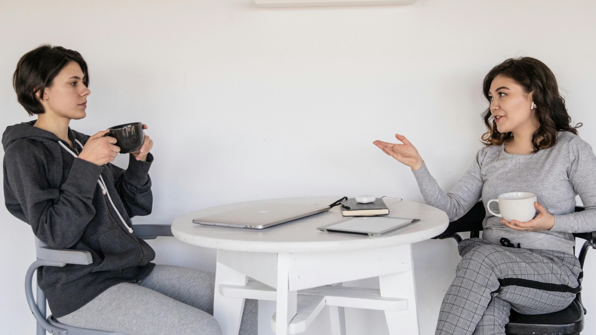 10. Poser d'emblée des questions très personnelles