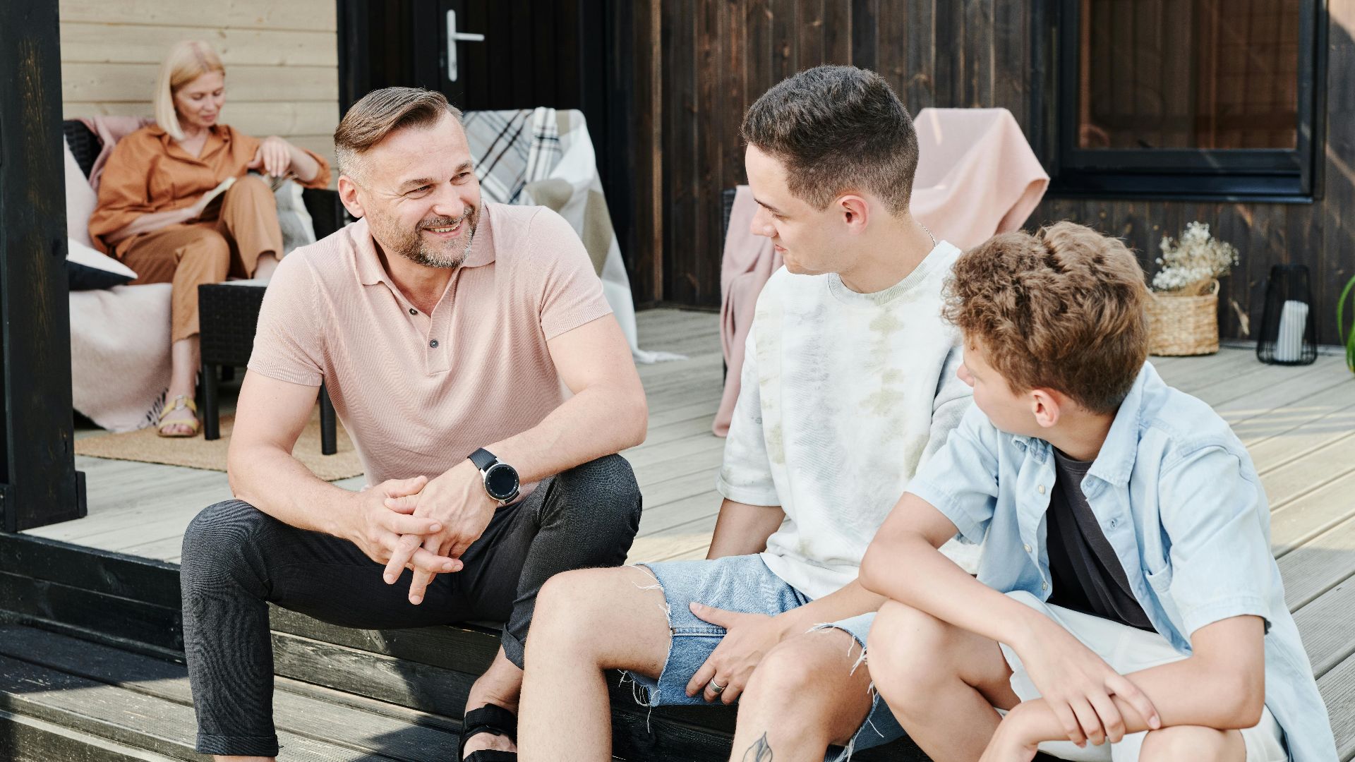 5. Ils en font trop pour impressionner les amis de leurs enfants