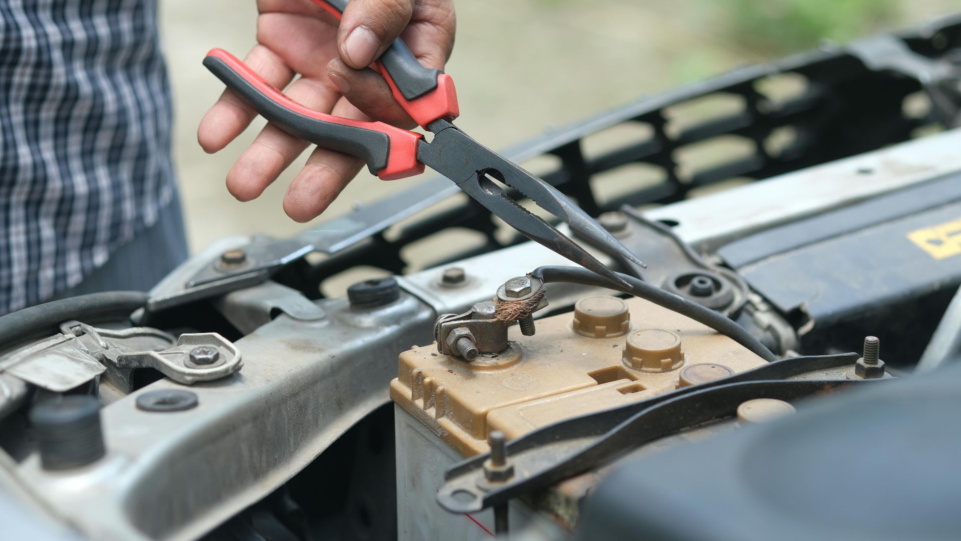 6. Comment nettoyer correctement les bornes de la batterie