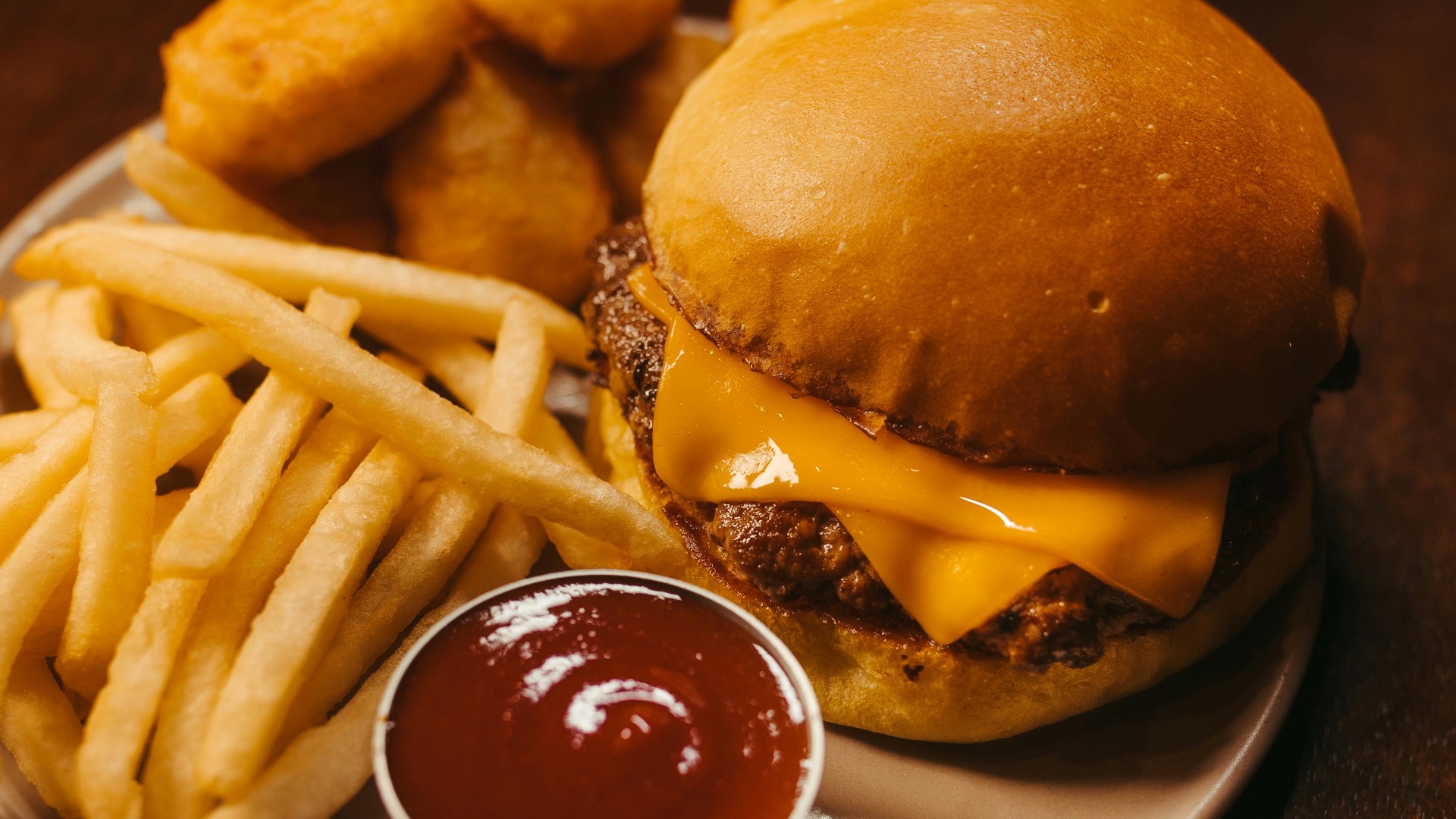 6. Burgers et frites de fast-food