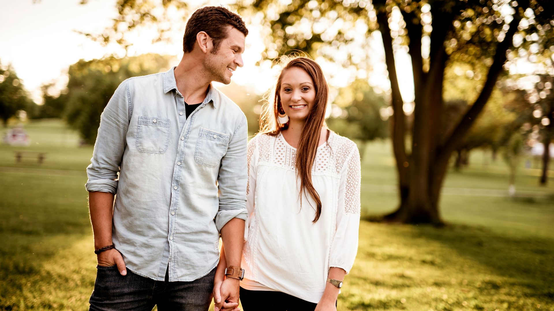 10 compliments que les hommes adorent entendre et 10 qui les font prendre leurs distances