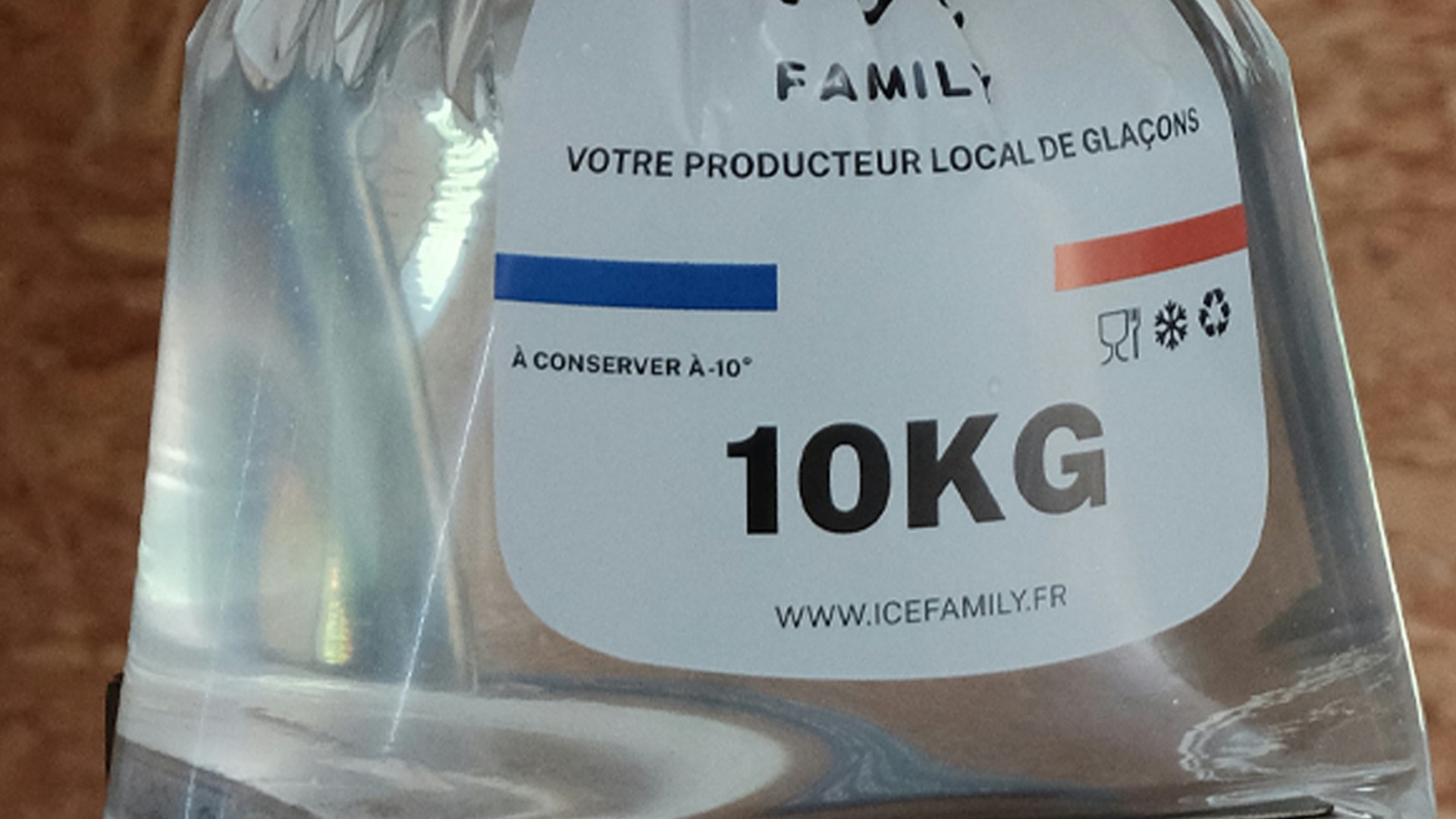 4. Placez des sachets d'eau congelés à l'intérieur des chaussures