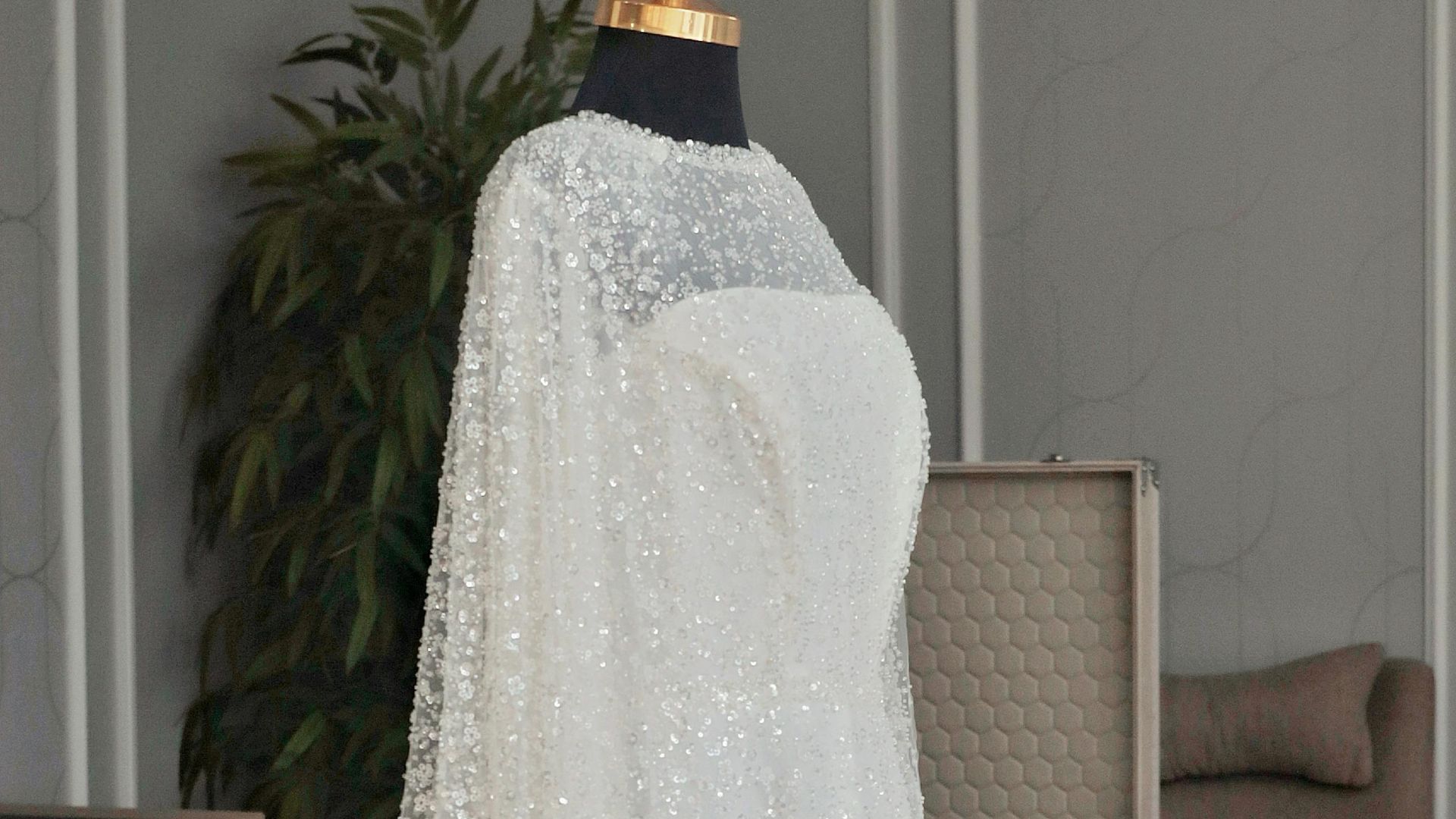 10. Robe avec une cape assortie