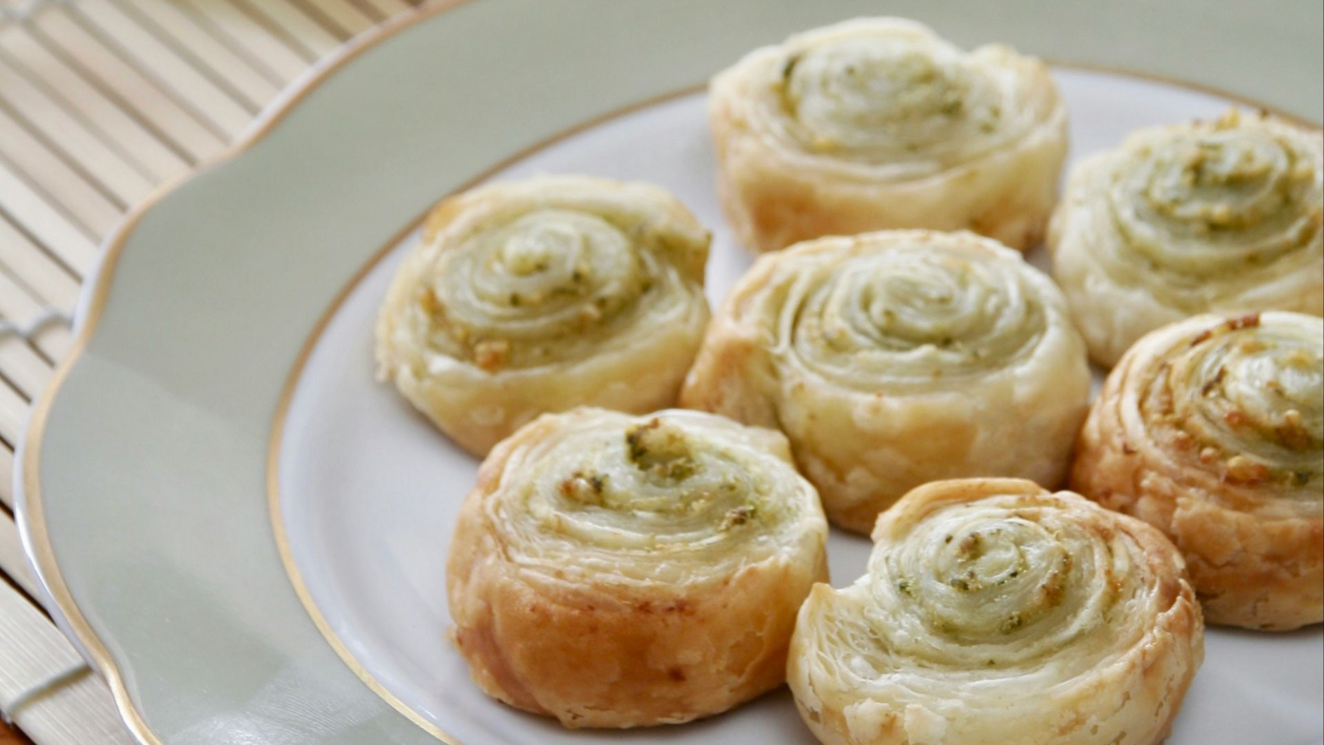 20. Laisser des friandises sous le porche sans faire d'histoires