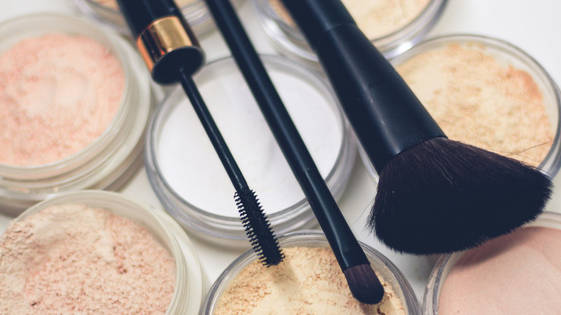 19. Poudre bronzante claire pour un teint chaleureux