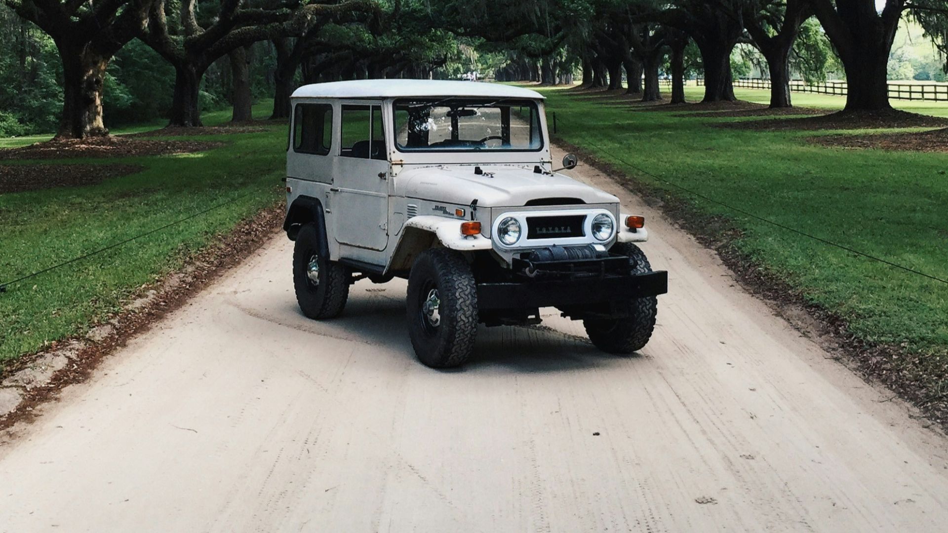 5. Toyota Land Cruiser FJ40