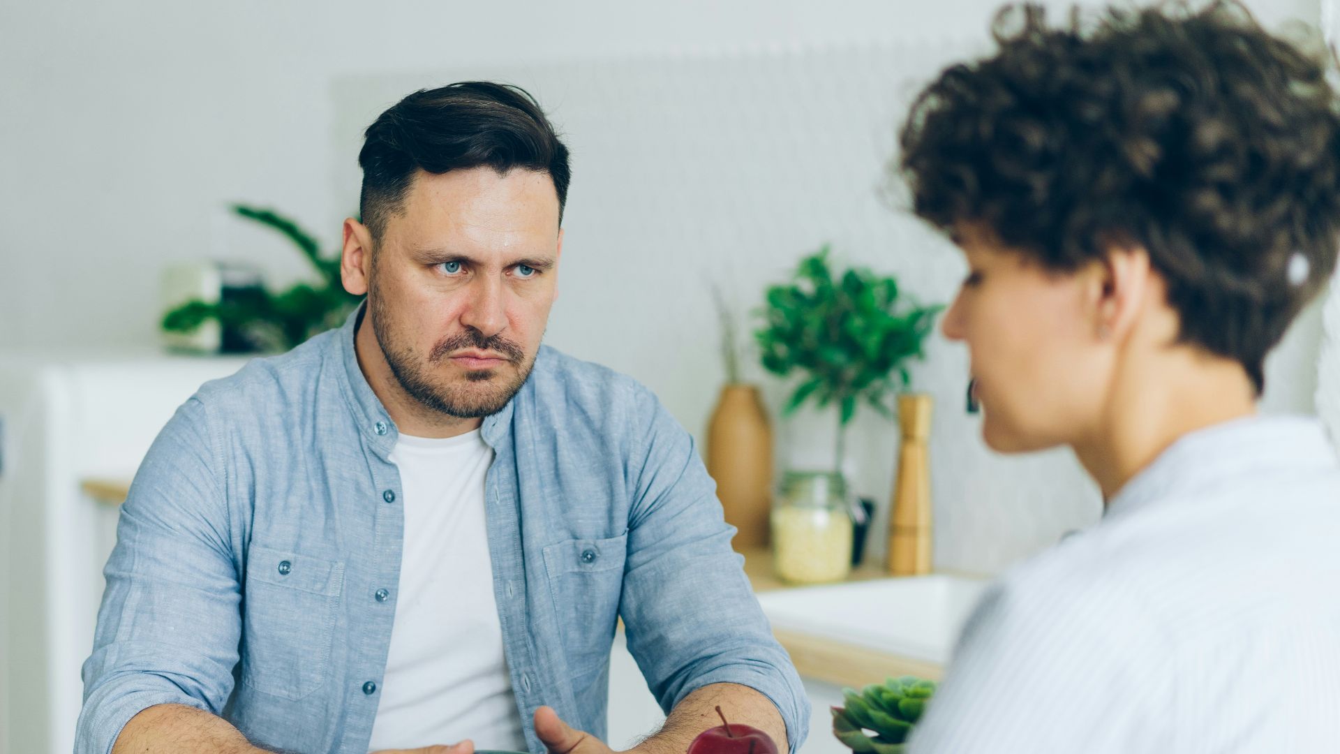 2. Il considère le respect élémentaire comme une faveur particulière