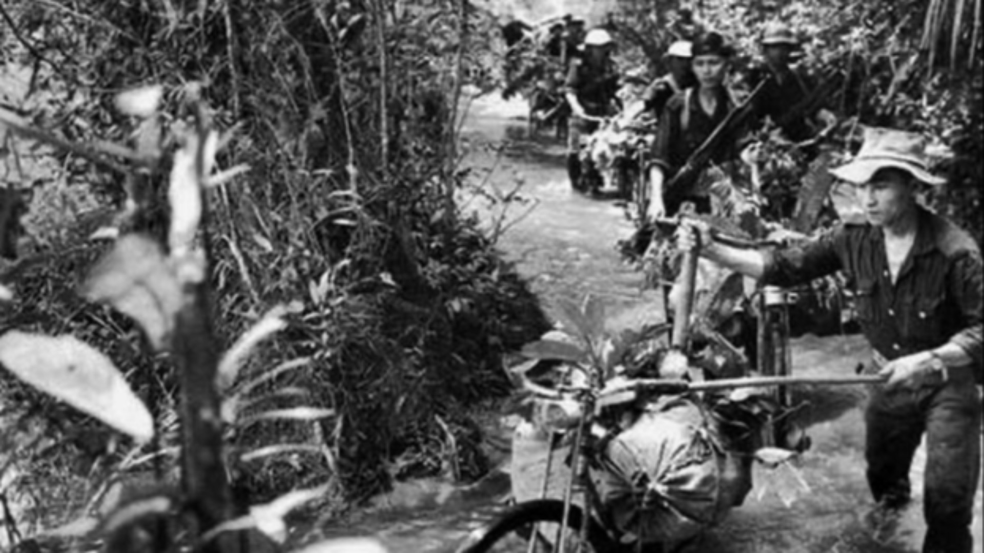 15. La piste Ho Chi Minh traversait le Laos et le Cambodge