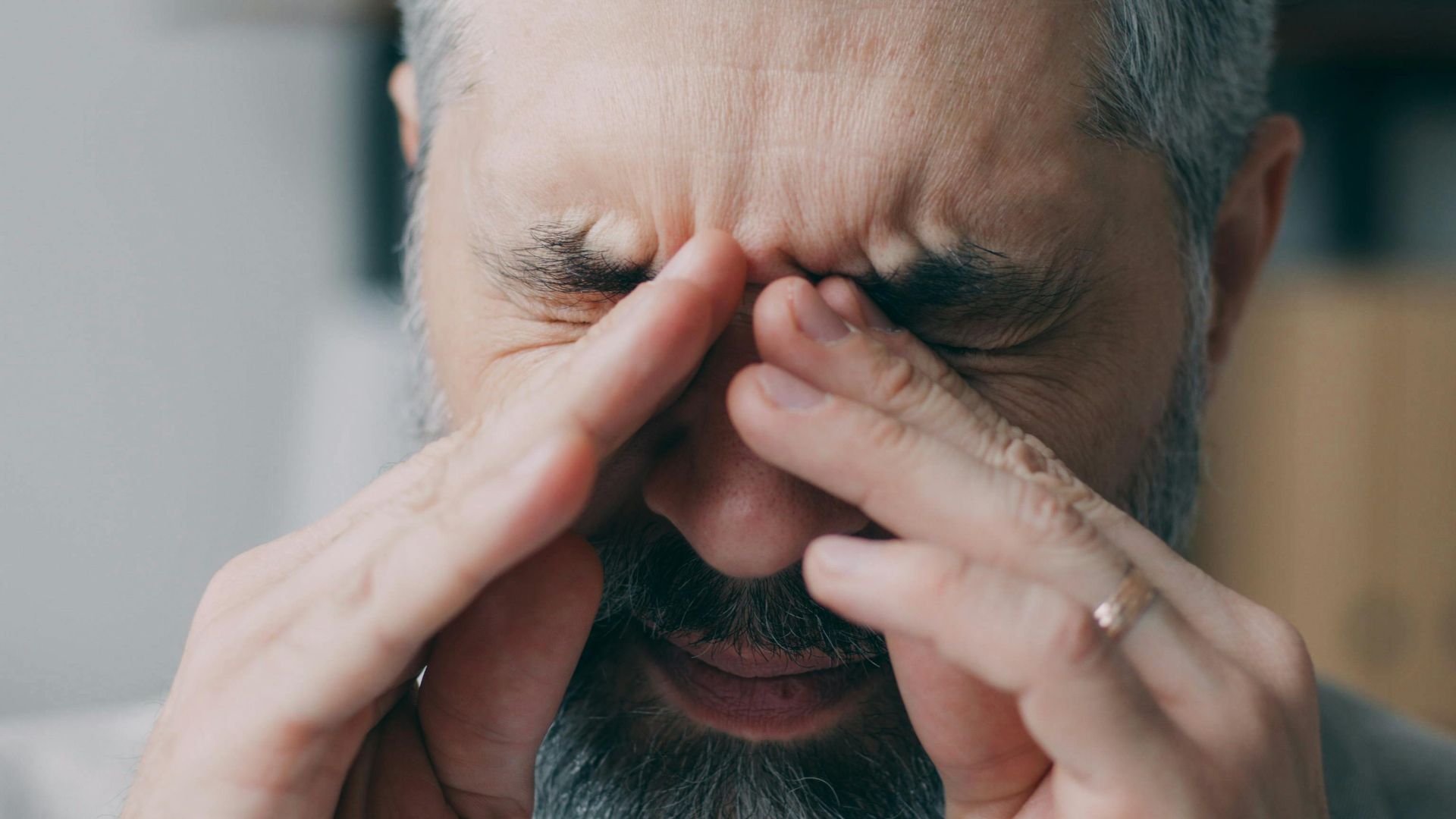 3. Douleurs derrière les yeux