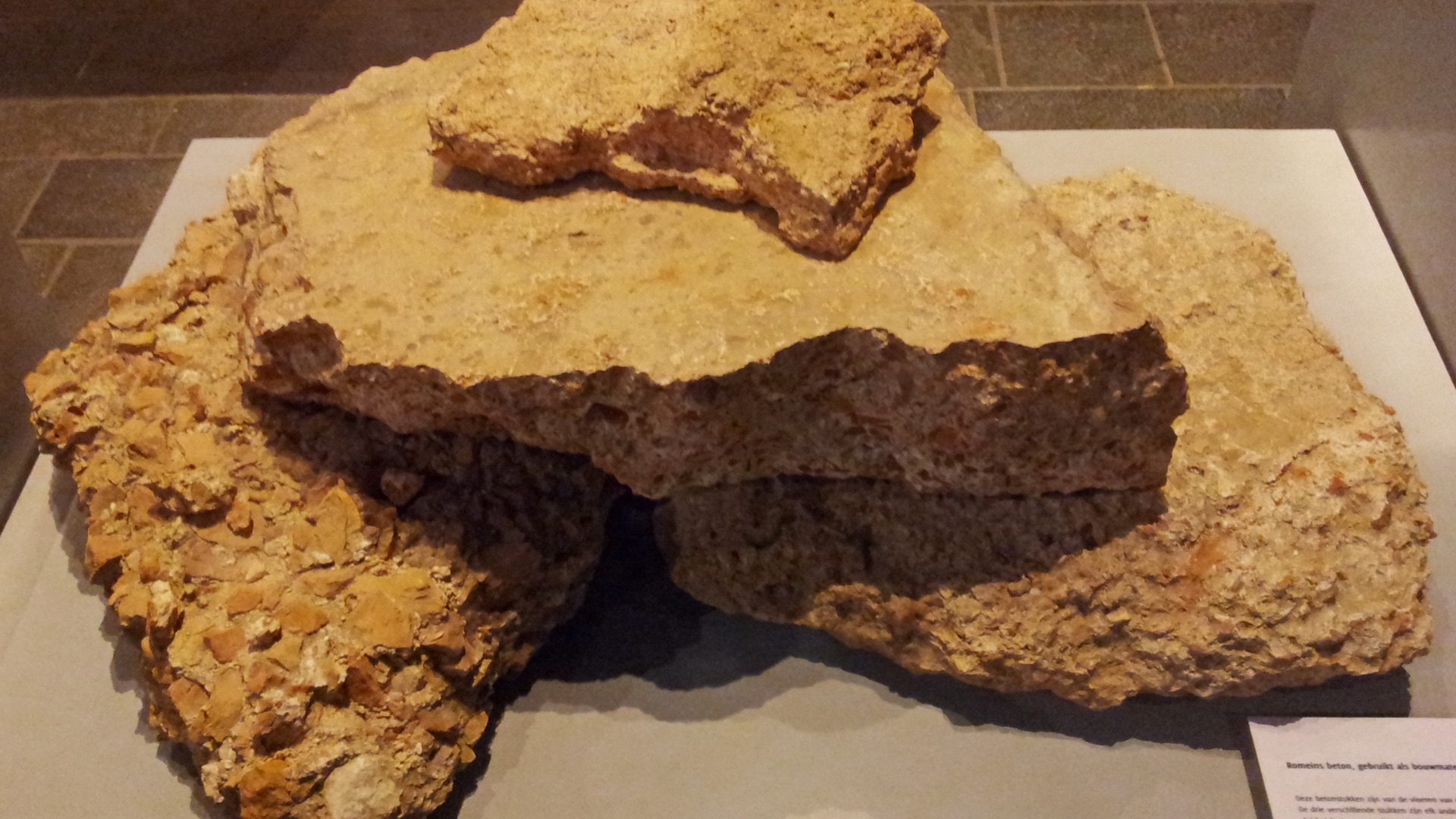 10. La durabilité du béton romain a été expliquée