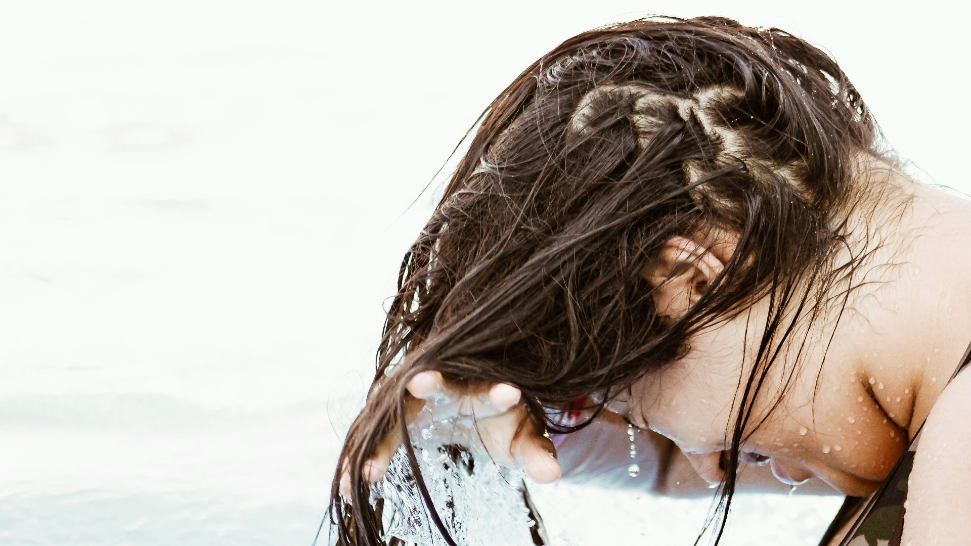 1. Commencez par un shampooing hydratant