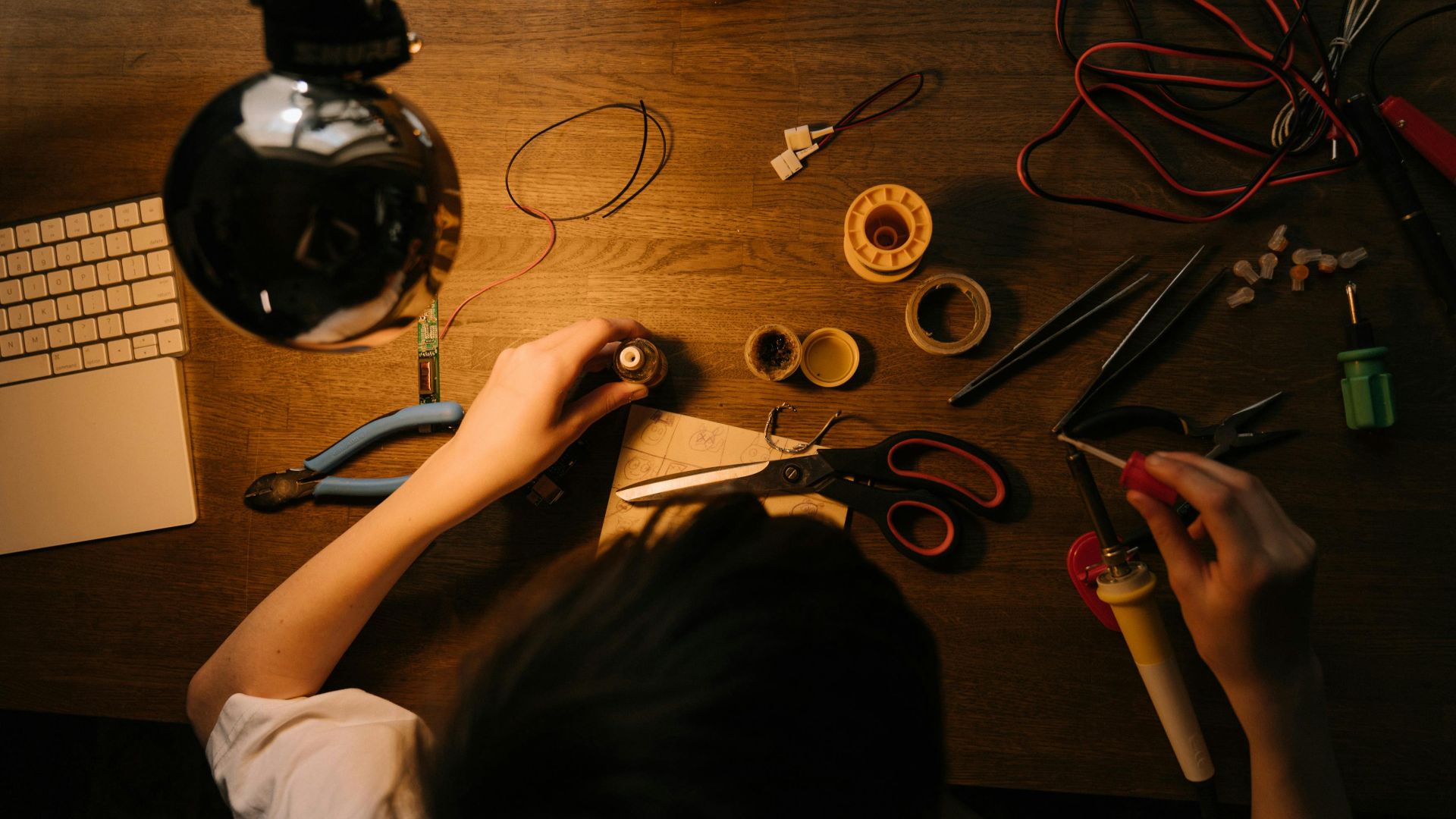 1. Un éclairage au plafond trop agressif