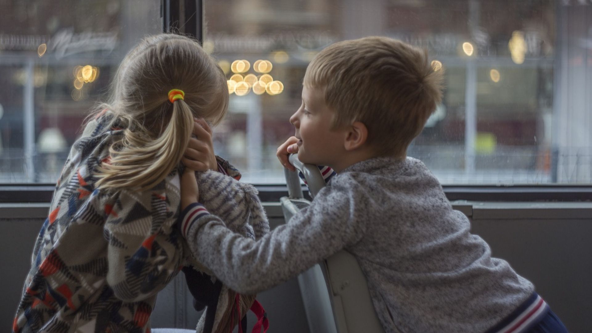 8. Garder un œil sur leurs enfants