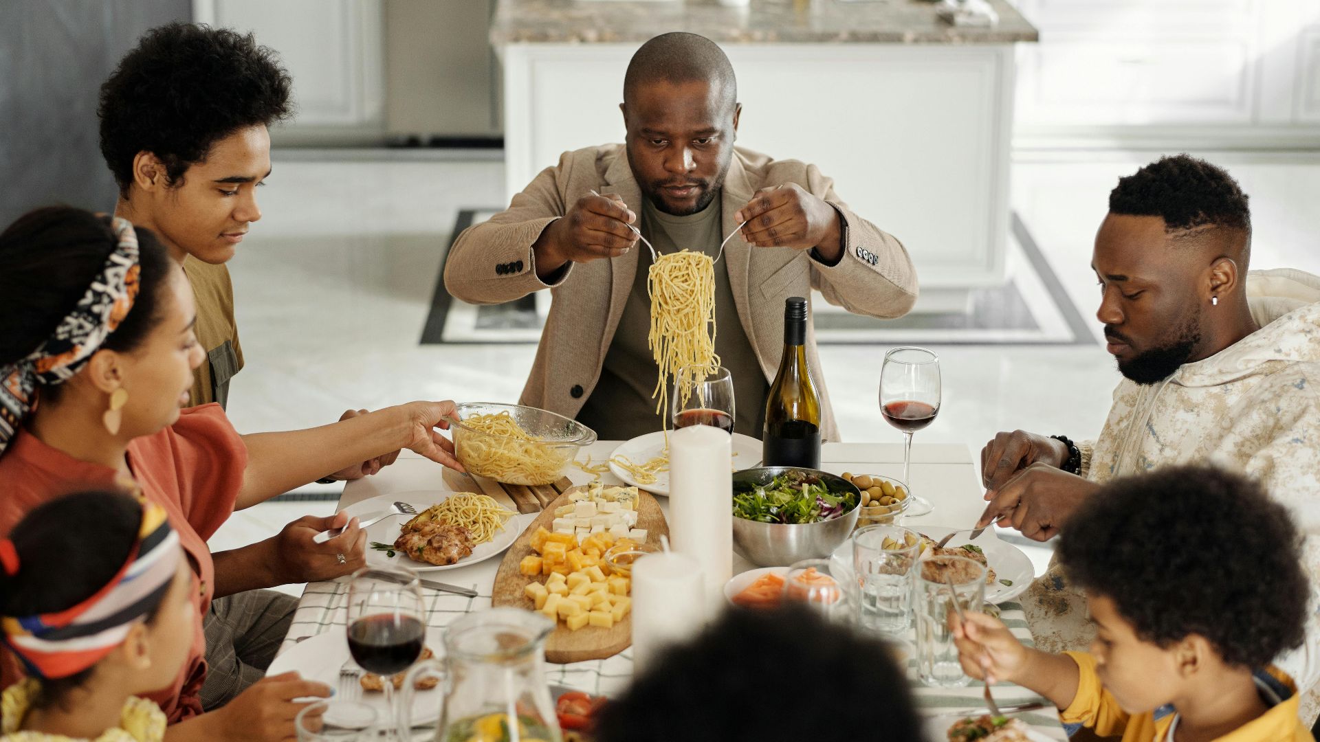 10. Partager un repas tranquillement avec d'autres personnes