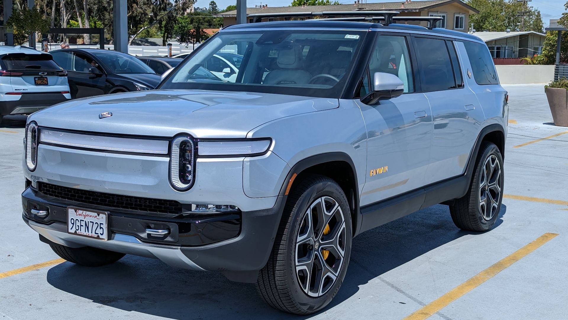20. Rivian R1S
