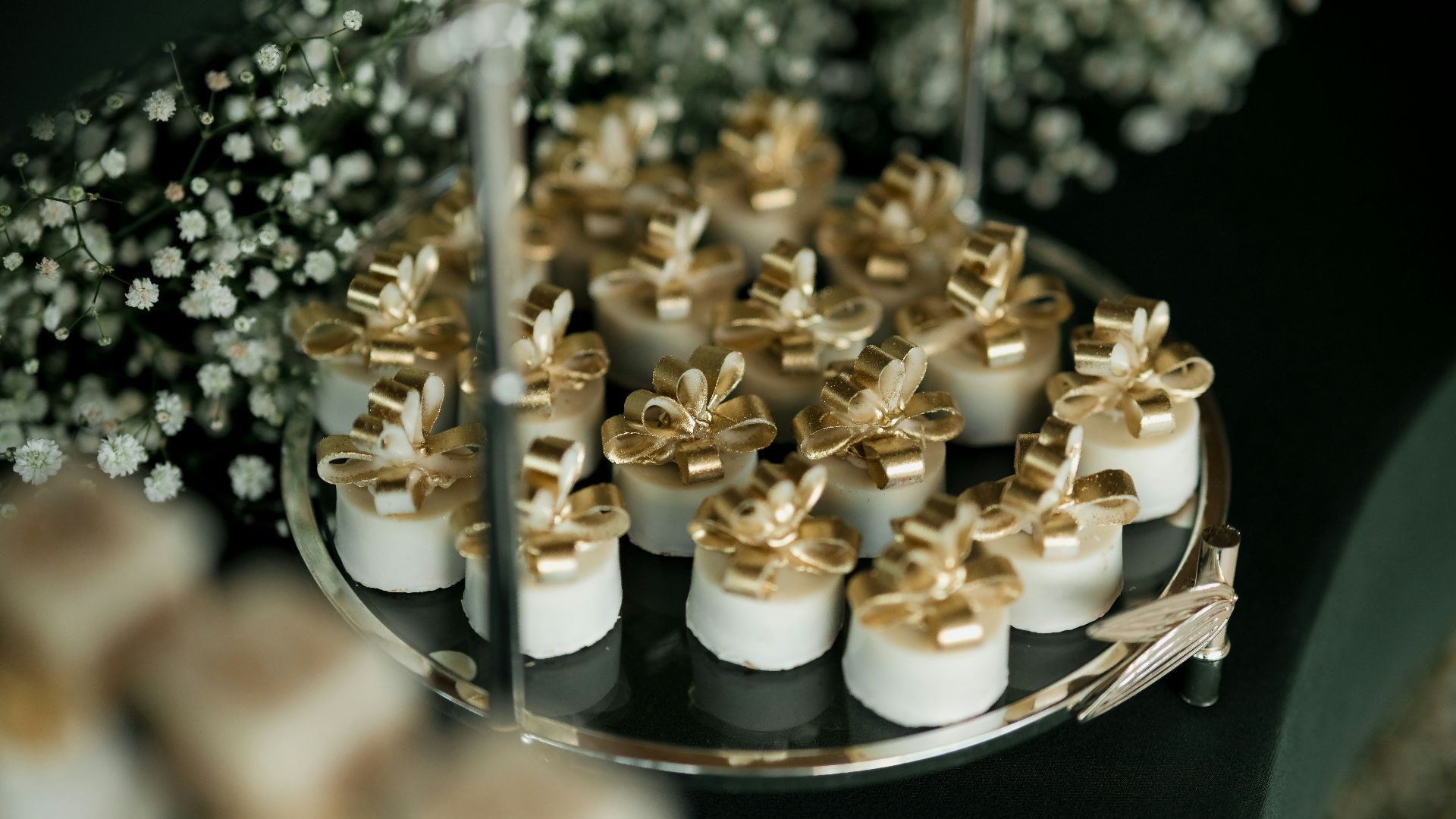 8. Desserts nappés d'or