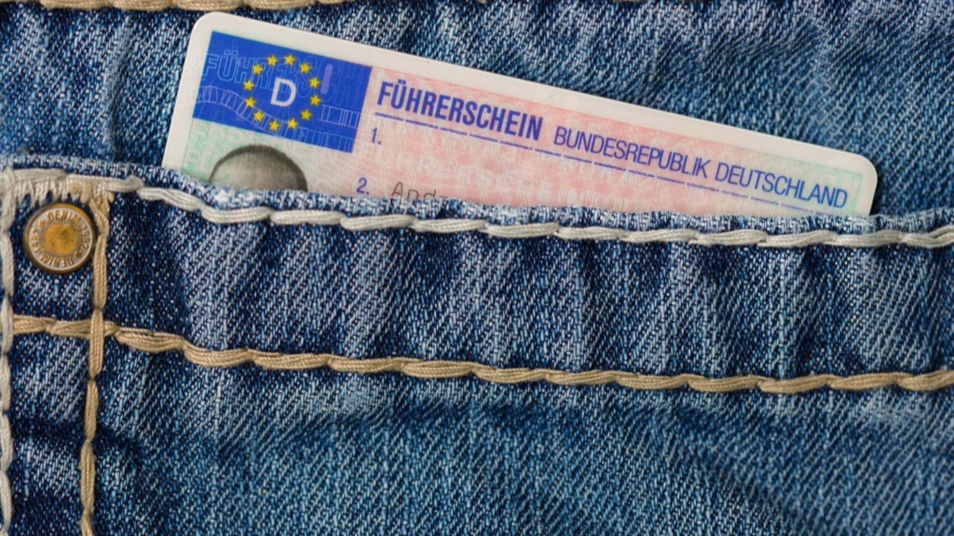 6. Veillez à ce que vos informations d'immatriculation, d'assurance et de permis soient à jour