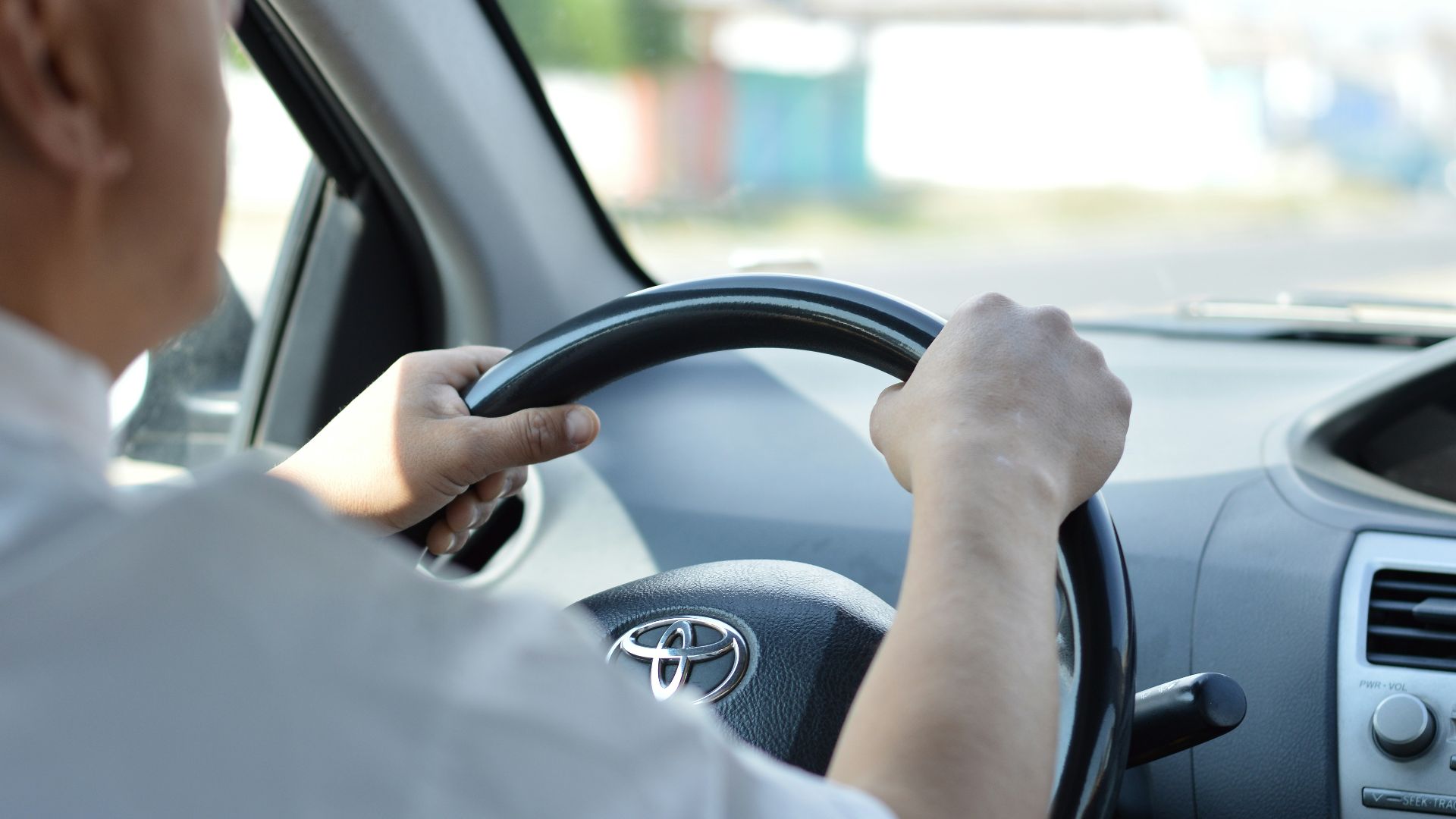 15. Système de surveillance de l'attention du conducteur