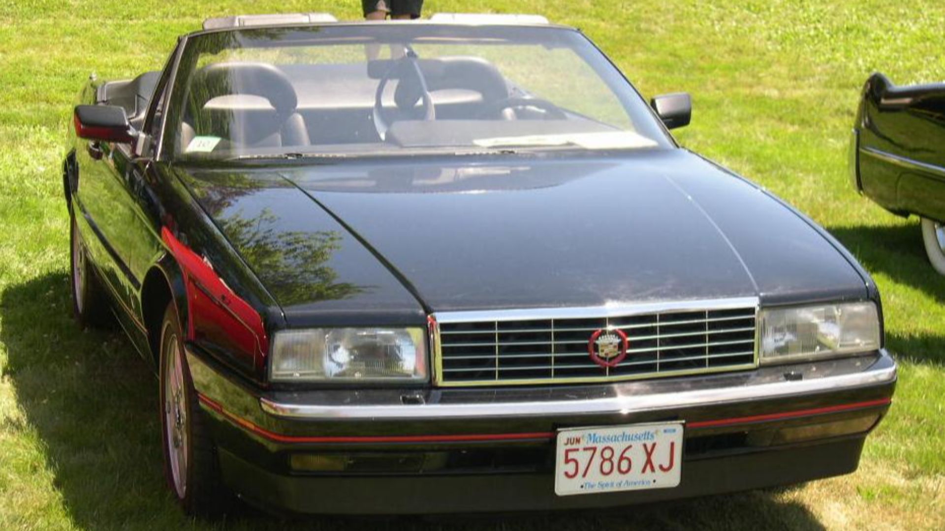 2. Cadillac Allanté