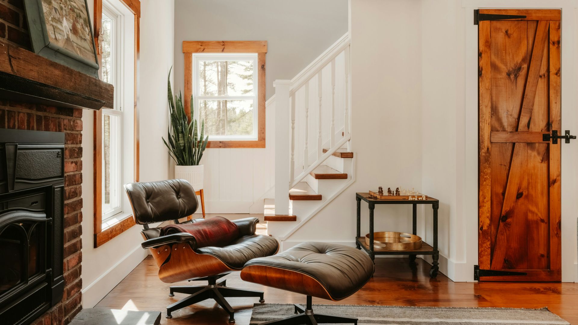 16. Une porte battante dans la salle de bains