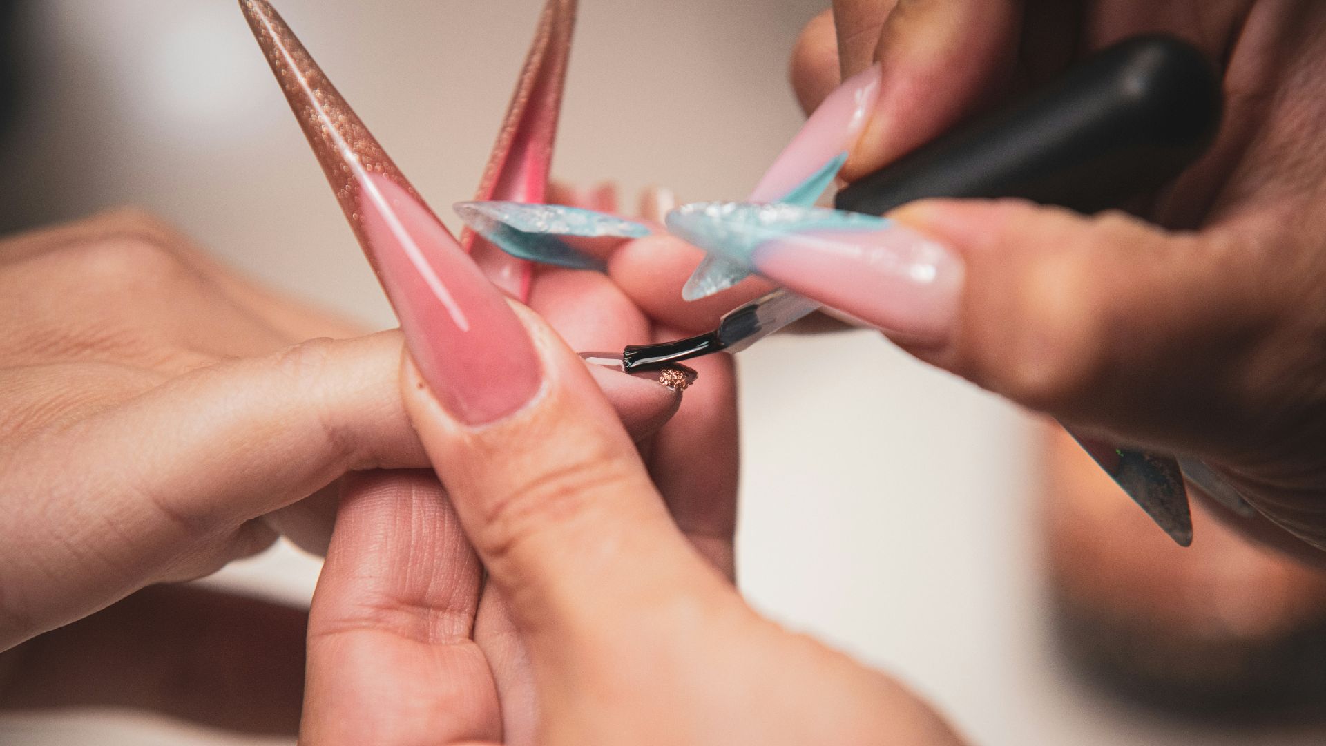9. Ongles en pointe