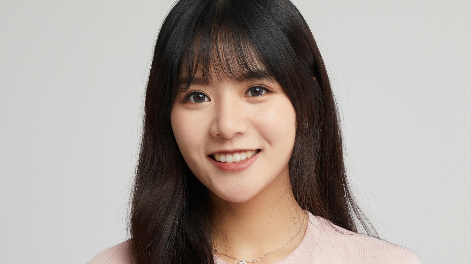 8. Cheveux noirs + yeux marron foncé