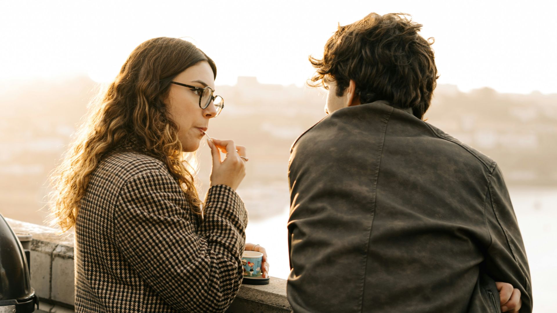 17. Il compte sur toi pour entretenir la flamme dans votre couple