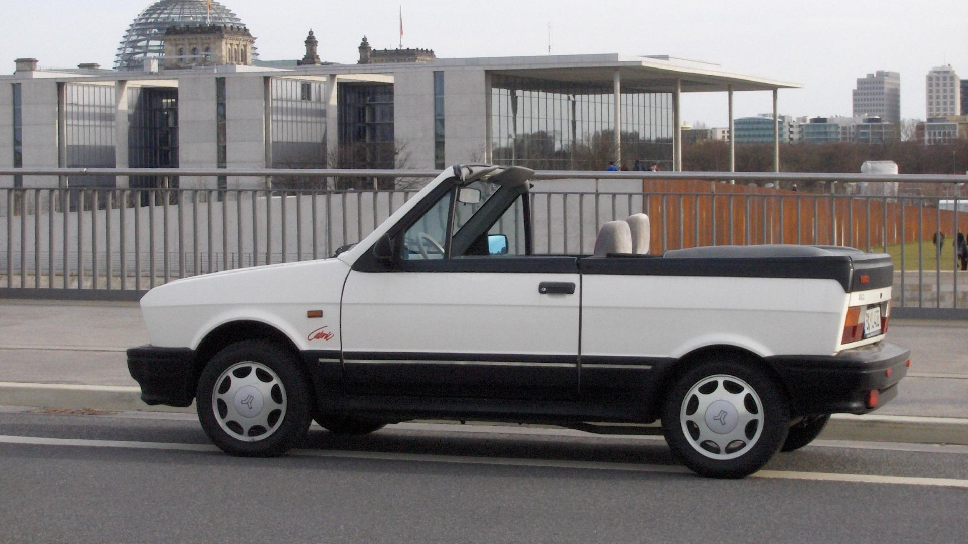 8. Yugo Cabrio
