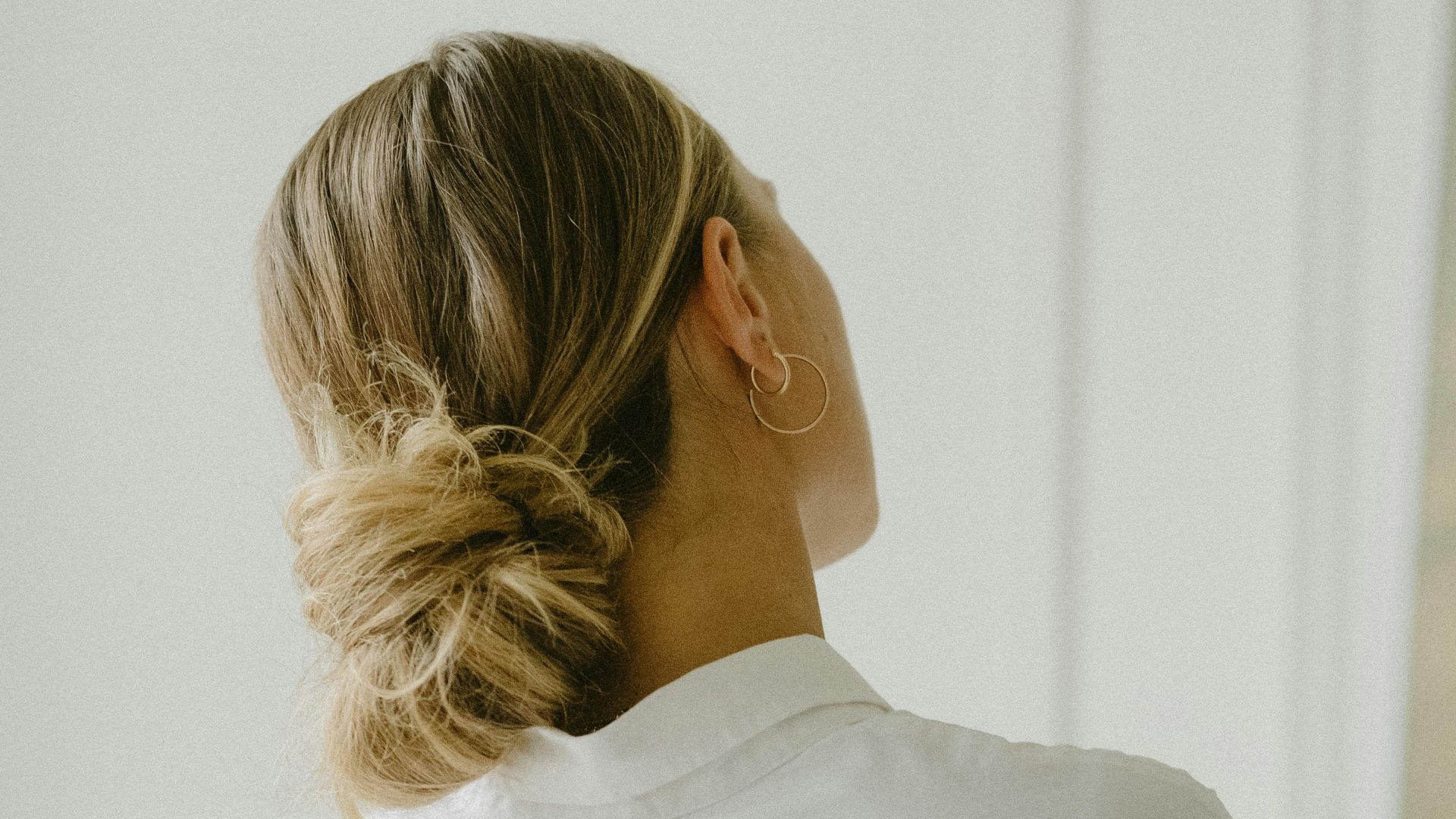 3. Un chignon bas élégant
