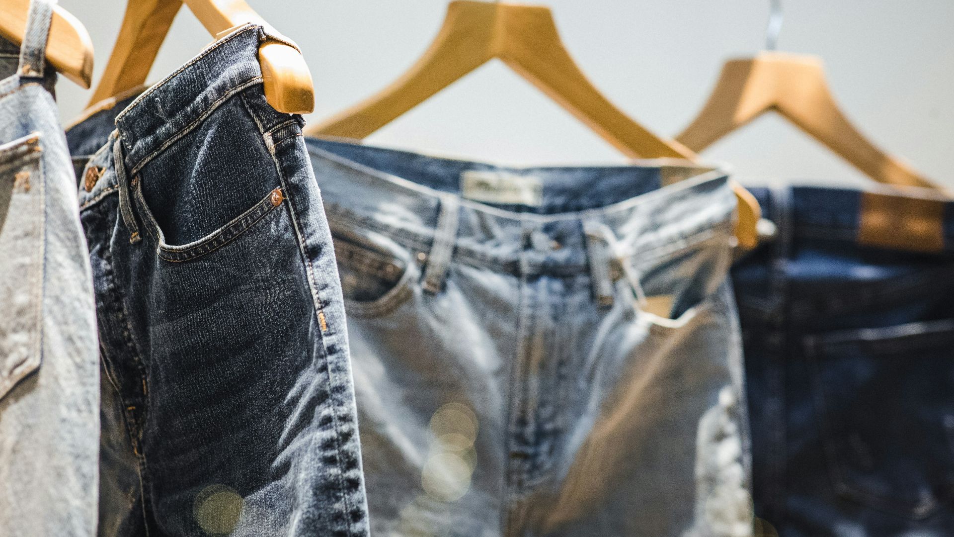 13. Optez pour un jean foncé