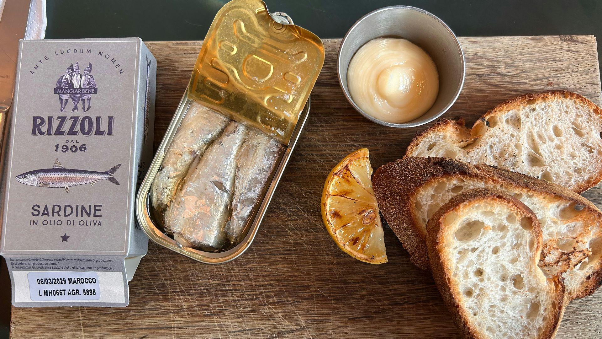 17. Assiette de sardines et de crackers